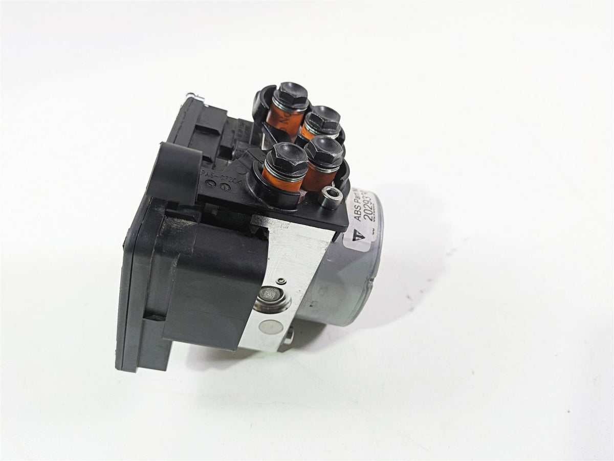 2024 Triumph Street Triple 765 R Abs Brake Pump Unit Module - Read T2029325 {{ shop.shopifyCountryName }} - Mototech271