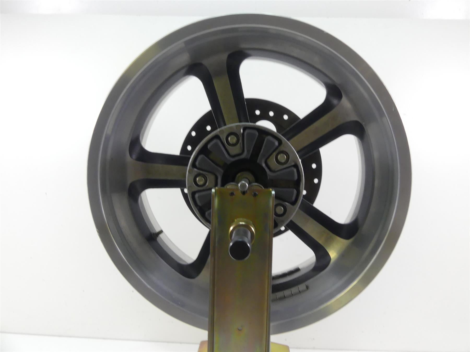 2011 Harley VRSCF Muscle Rod Straight Rear Wheel Rim 18x8 40900169 {{ shop.shopifyCountryName }} - Mototech271