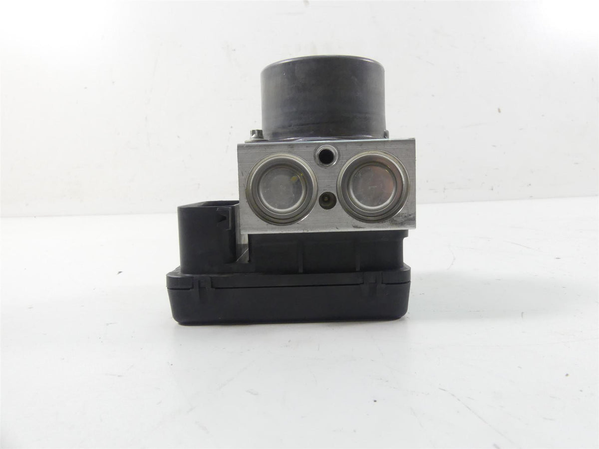 2018 Ducati Hypermotard 939 SP Abs Brake Pump Control Unit Module 54240402A {{ shop.shopifyCountryName }} - Mototech271