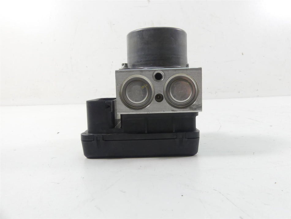 2018 Ducati Hypermotard 939 SP Abs Brake Pump Control Unit Module 54240402A {{ shop.shopifyCountryName }} - Mototech271