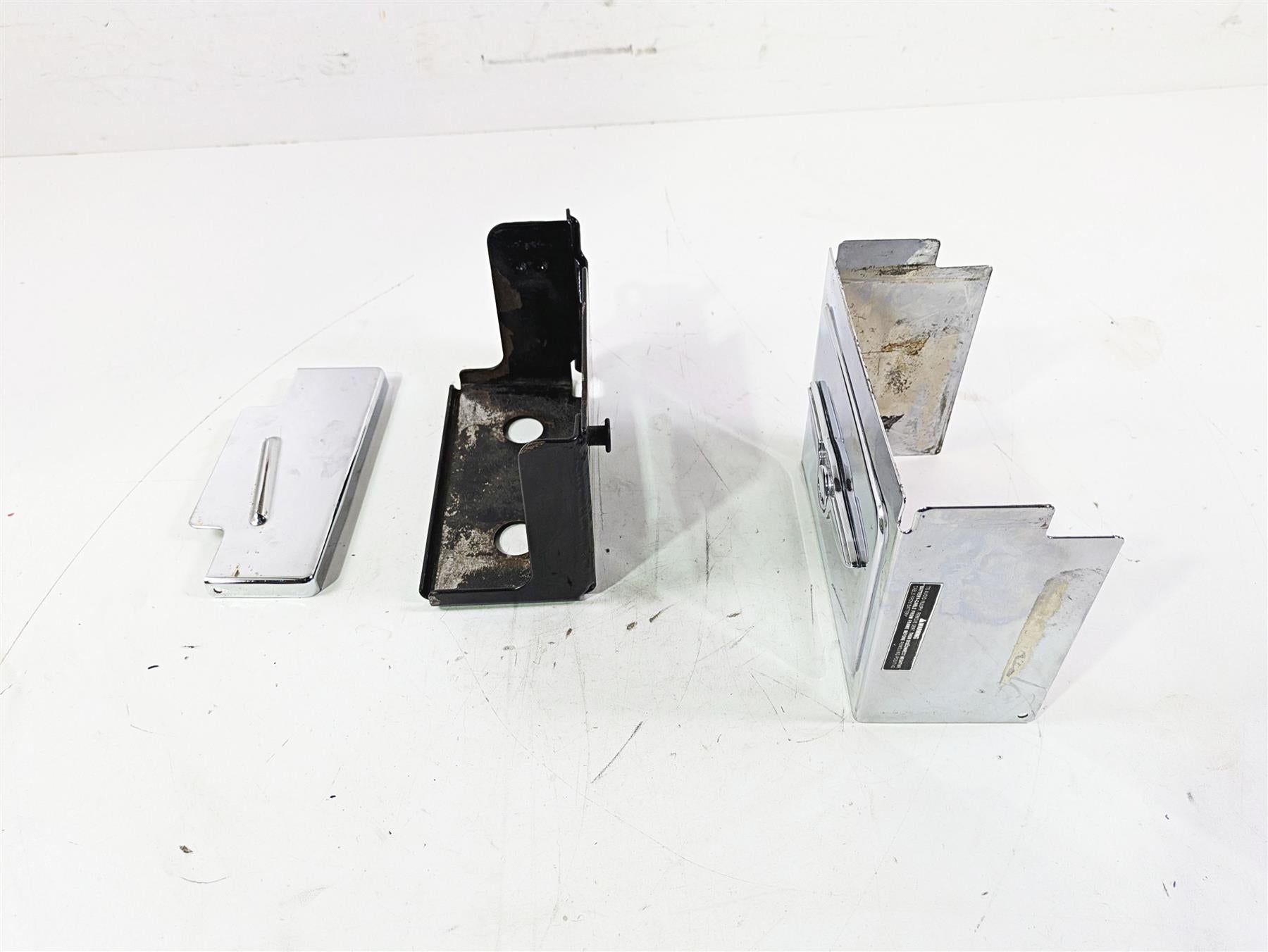 2002 Harley Dyna FXDL Low Rider Battery Tray Box & Skull Chrome Cover 66375-97 {{ shop.shopifyCountryName }} - Mototech271