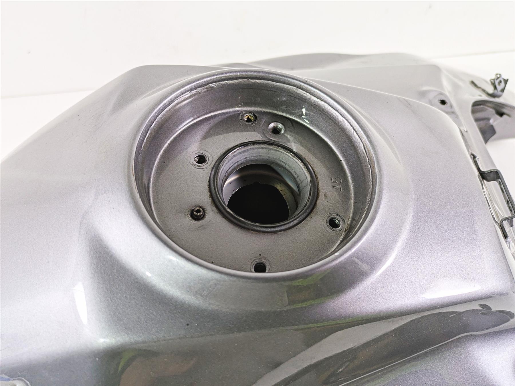 2015 Triumph Tiger Explorer XC Fuel Gas Petrol Tank Reservoir T2407054 {{ shop.shopifyCountryName }} - Mototech271