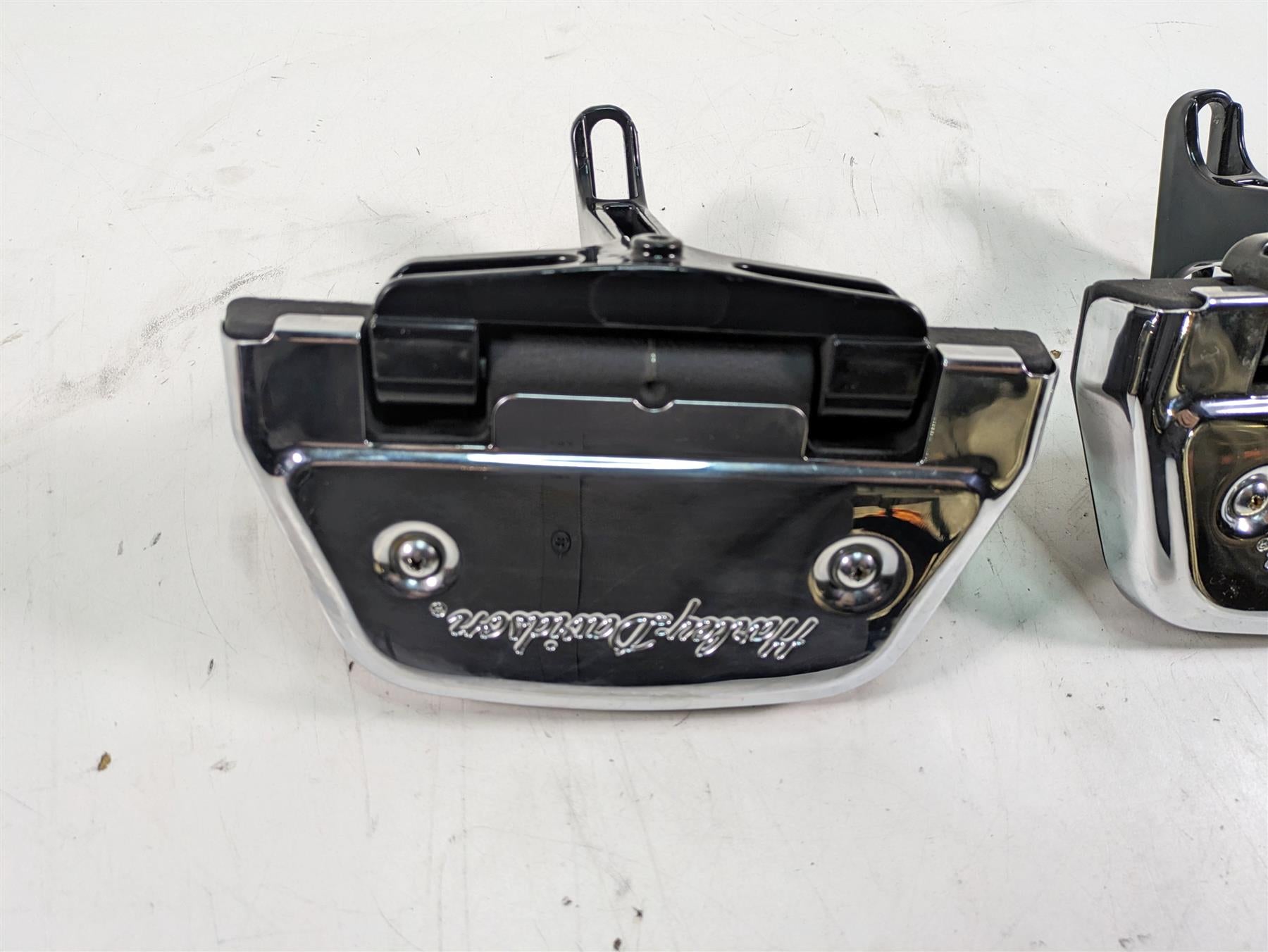 2014 Harley Touring FLHTK Electra Glide Rear Passenger Floor Board Set 52719-10 {{ shop.shopifyCountryName }} - Mototech271