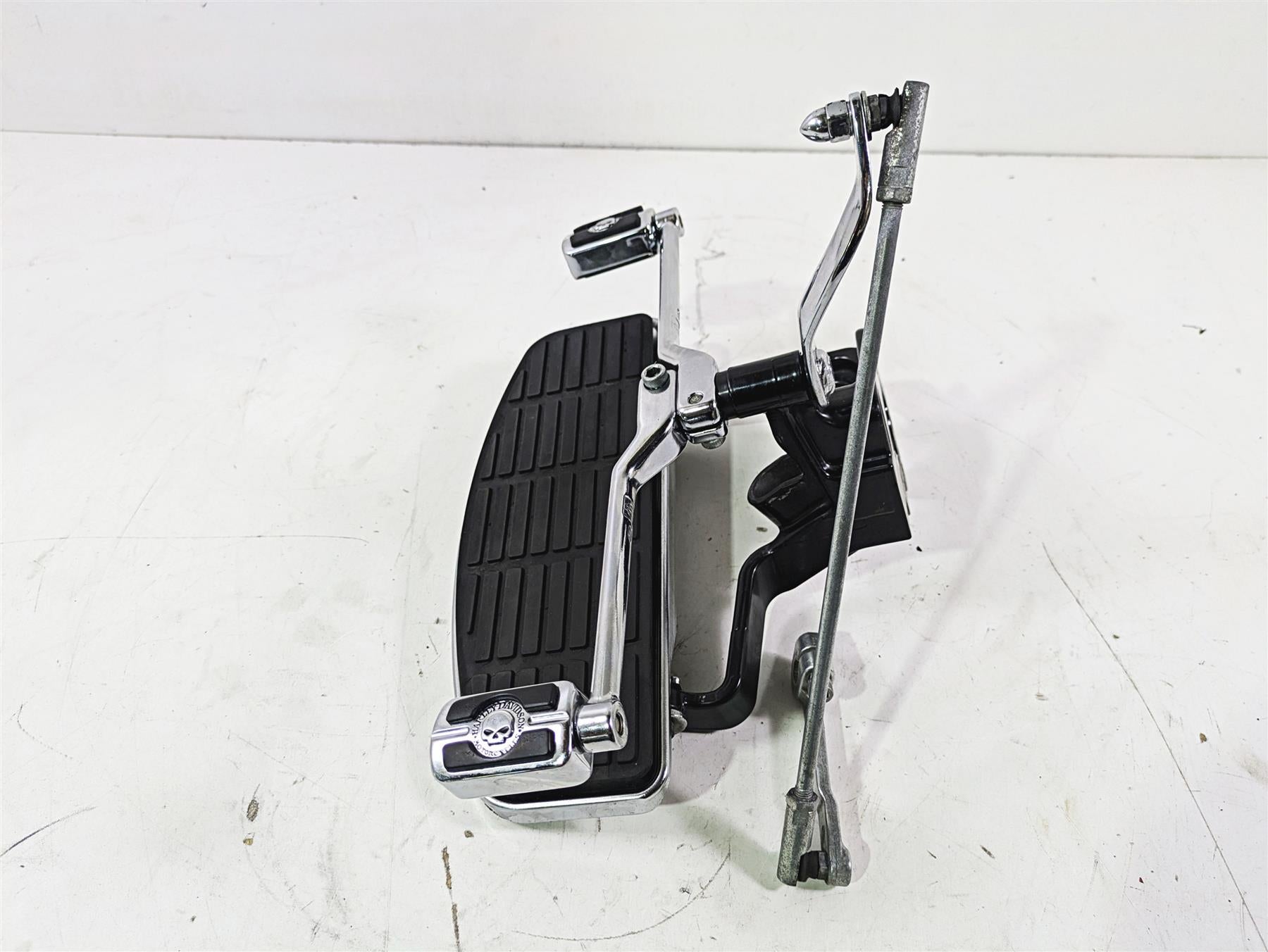 2004 Harley Softail FLSTF Fat Boy Front Left Floorboard Shifter Set 33630-00A {{ shop.shopifyCountryName }} - Mototech271