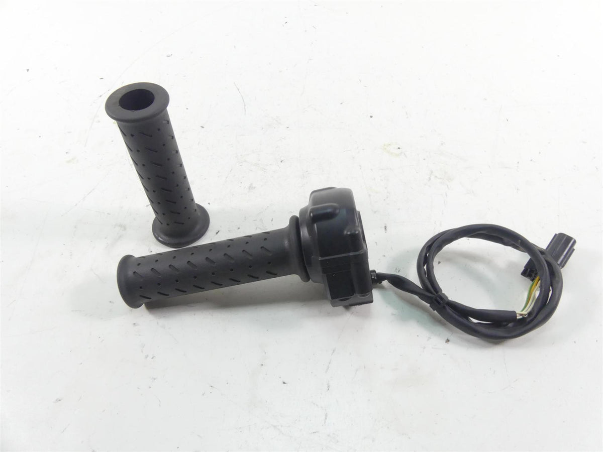 2017 Triumph Thruxton 1200 R Fly Ride By Wire Throttle Grip Handle Set T2044045 {{ shop.shopifyCountryName }} - Mototech271