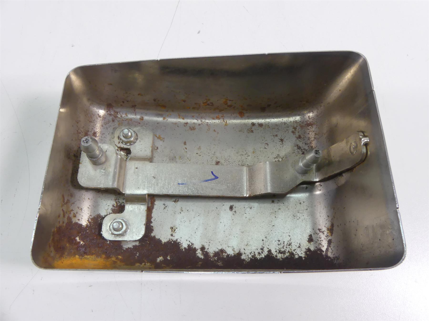 2005 Harley FXDWGI Dyna Wide Glide Electrical Stay Tray & Chrome Cover 66333-04 {{ shop.shopifyCountryName }} - Mototech271