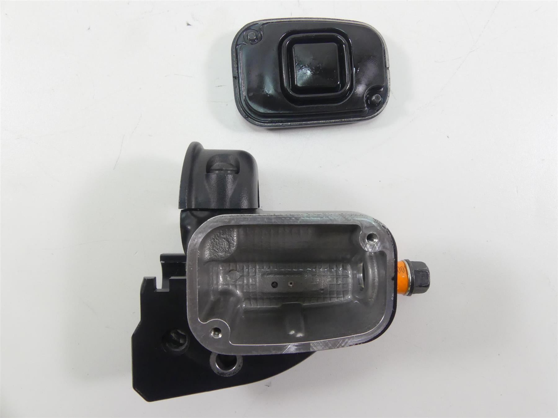 2018 Harley Softail FXFB Fat Bob Front Brake Master Cylinder 5/8" 41700492 {{ shop.shopifyCountryName }} - Mototech271