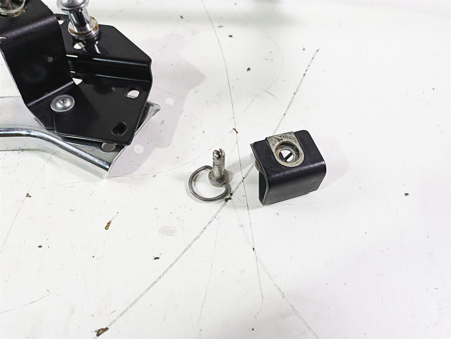 2007 Harley Touring FLHTCU SE CVO E-Glide Right Saddlebag Guard 49207-04 {{ shop.shopifyCountryName }} - Mototech271