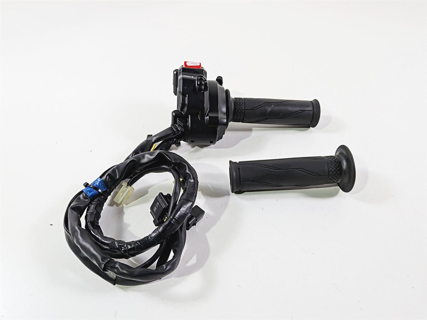 2022 Yamaha YZF R1 R1M RN65 Right Hand Control Switch E-Throttle B3L-8291R-03-00-Mototech271