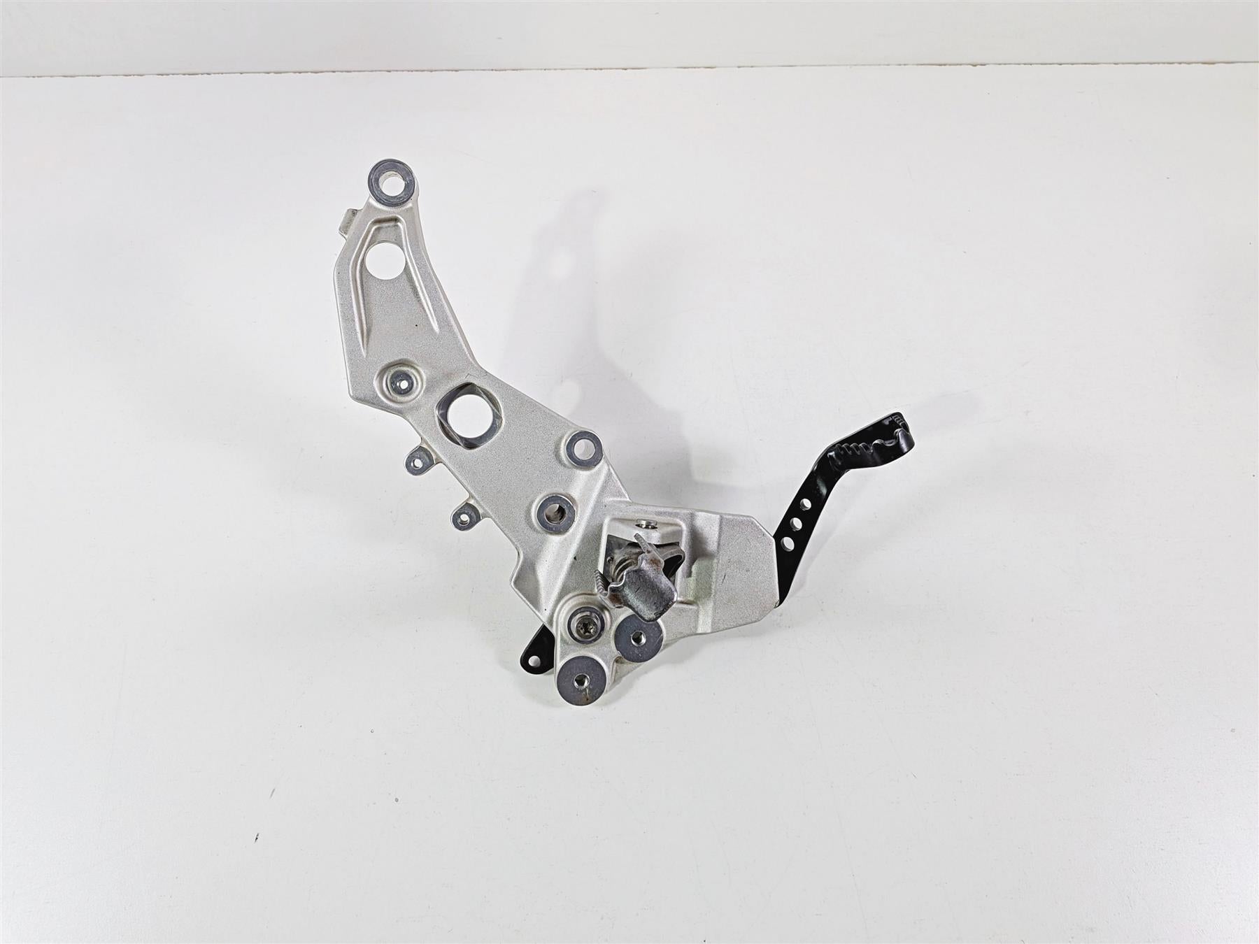 2023 BMW F850GS K81 Front Right Foot Peg & Brake Pedal 46718393176 35218357747 {{ shop.shopifyCountryName }} - Mototech271