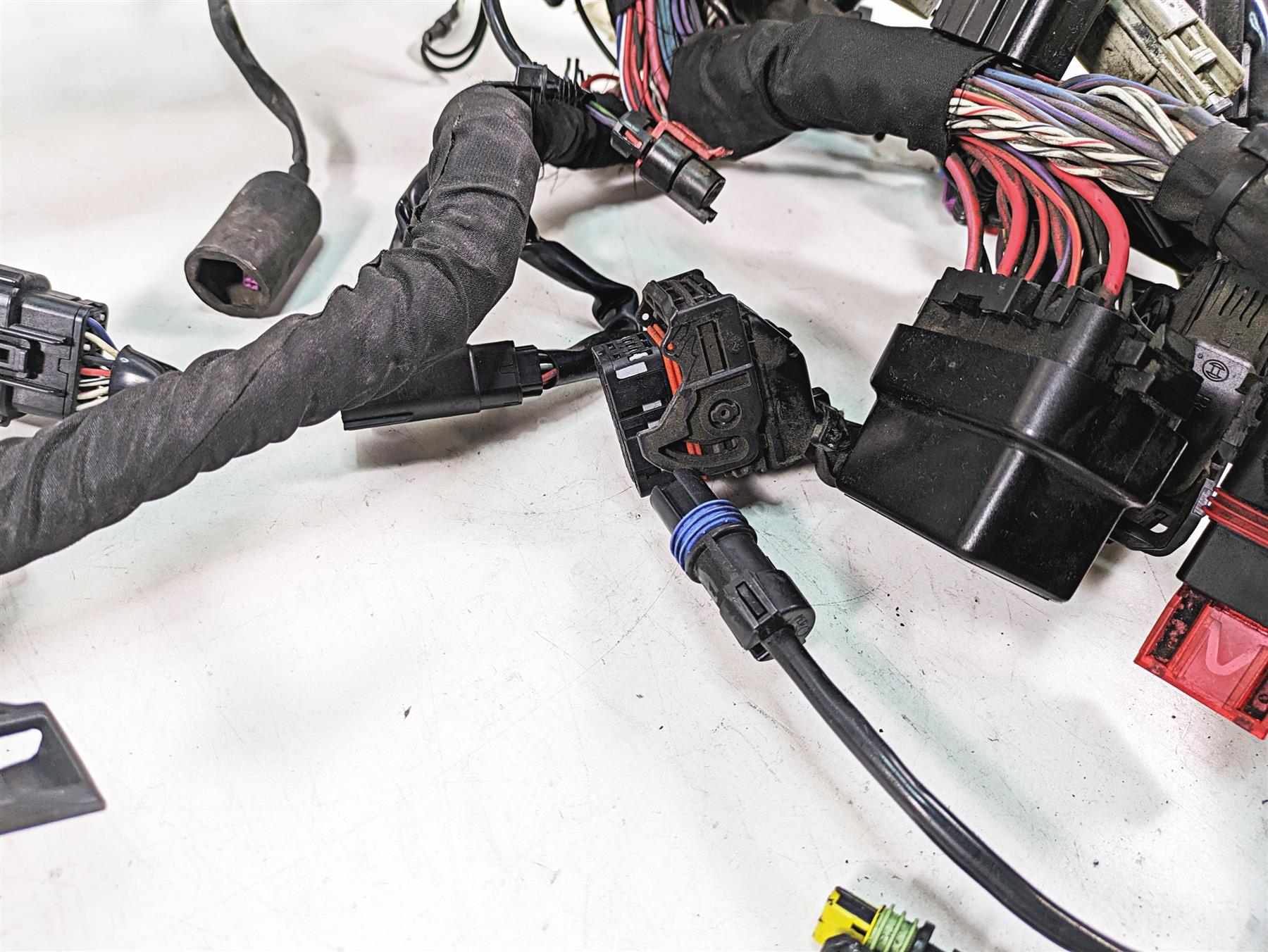 2014 Harley Touring FLHTK Electra Glide Main Wiring Harness Abs - Read 69200118 {{ shop.shopifyCountryName }} - Mototech271