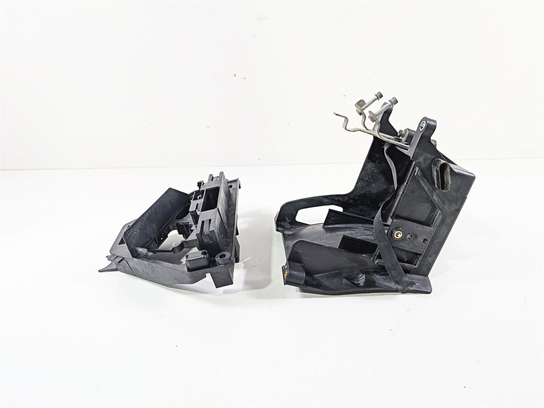 2020 Harley Touring FLTRK Road Glide Battery Electrical Tray -Read 69200175 {{ shop.shopifyCountryName }} - Mototech271