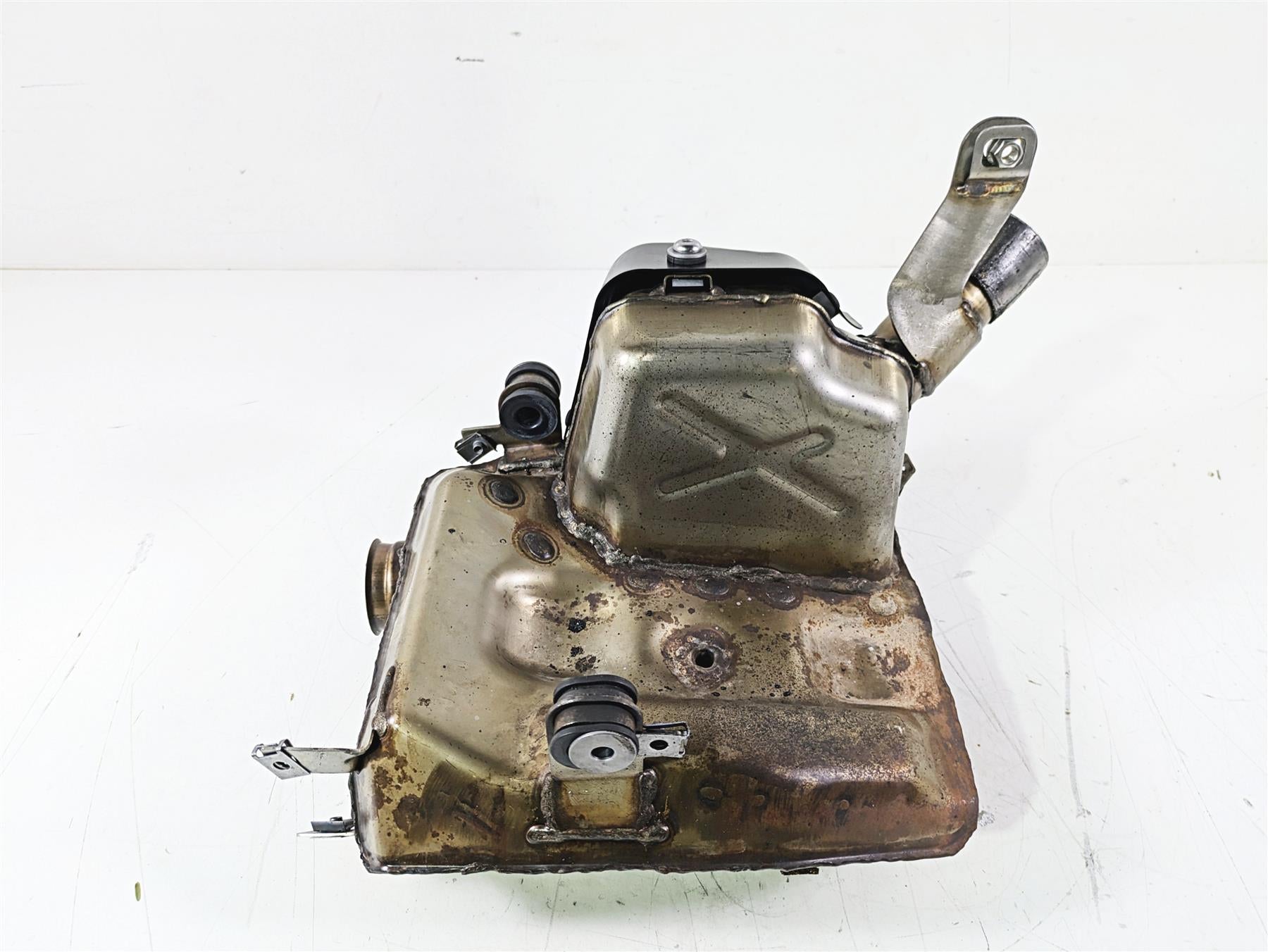 2020 Triumph Daytona 765 Moto2 Exhaust Chamber Center Silencer T2206765 {{ shop.shopifyCountryName }} - Mototech271