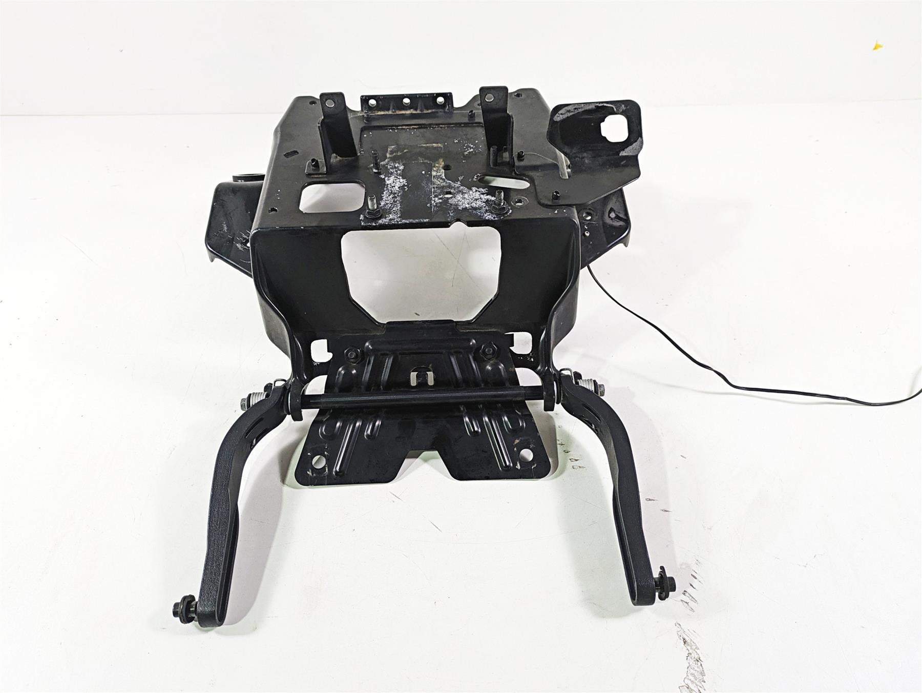 2018 Indian Chieftain Dark Horse Front Fairing Mount Holder Carrier 1020734 {{ shop.shopifyCountryName }} - Mototech271