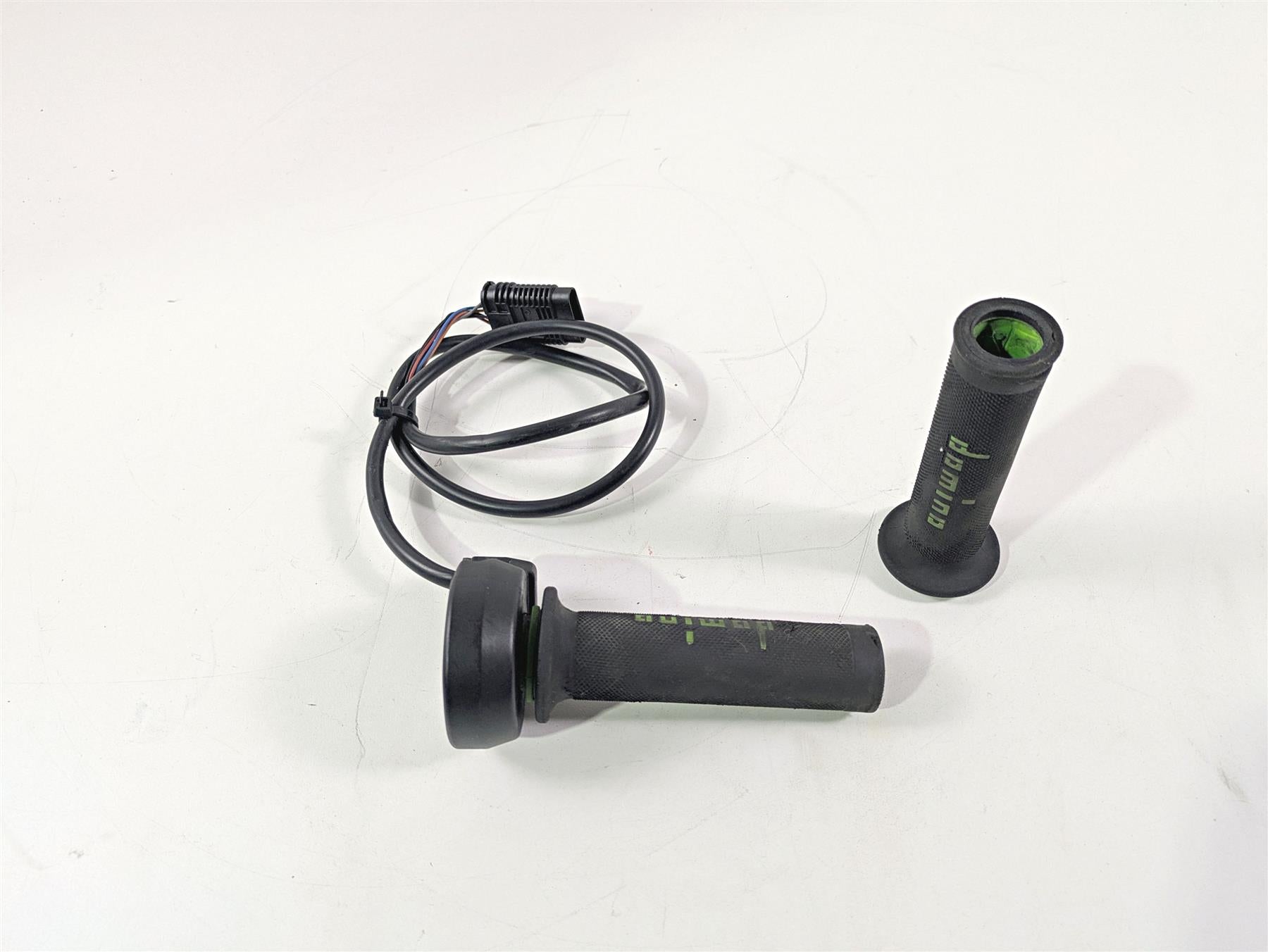 2017 Aprilia RSV 1100 Tuono V4 Factory Ride Fly By Wire Throttle Grip 2D000095 {{ shop.shopifyCountryName }} - Mototech271