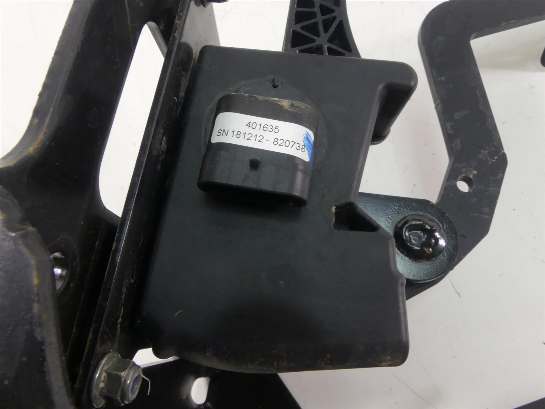 2019 Polaris General 1000 EPS Accelerator & Brake Pedal + Mount Set 4015711 {{ shop.shopifyCountryName }} - Mototech271
