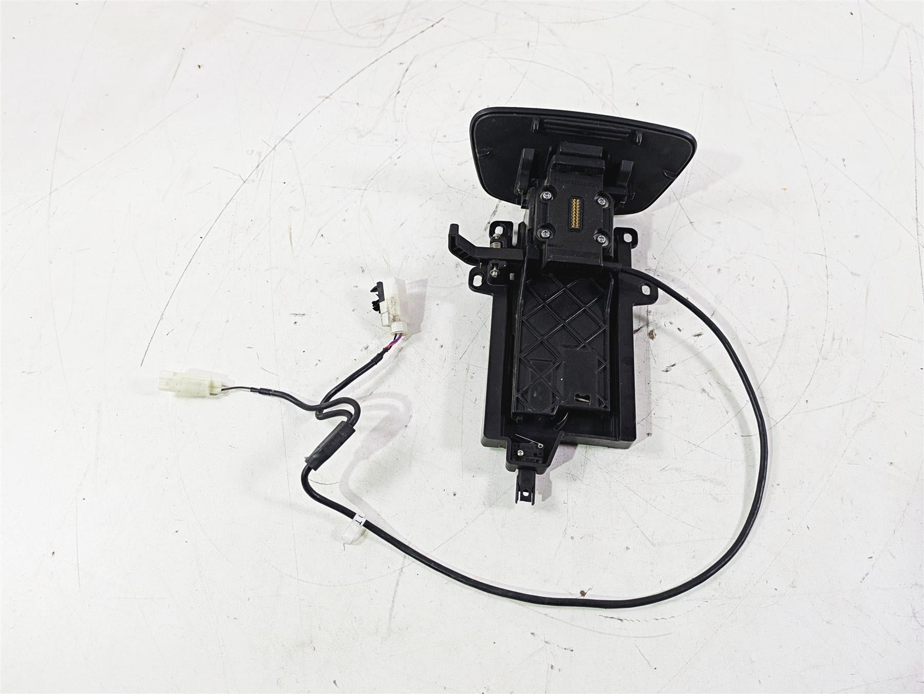2015 BMW K1600 GT K48 Gps Navigation Housing & Mount Carrier Set 46637724088 {{ shop.shopifyCountryName }} - Mototech271