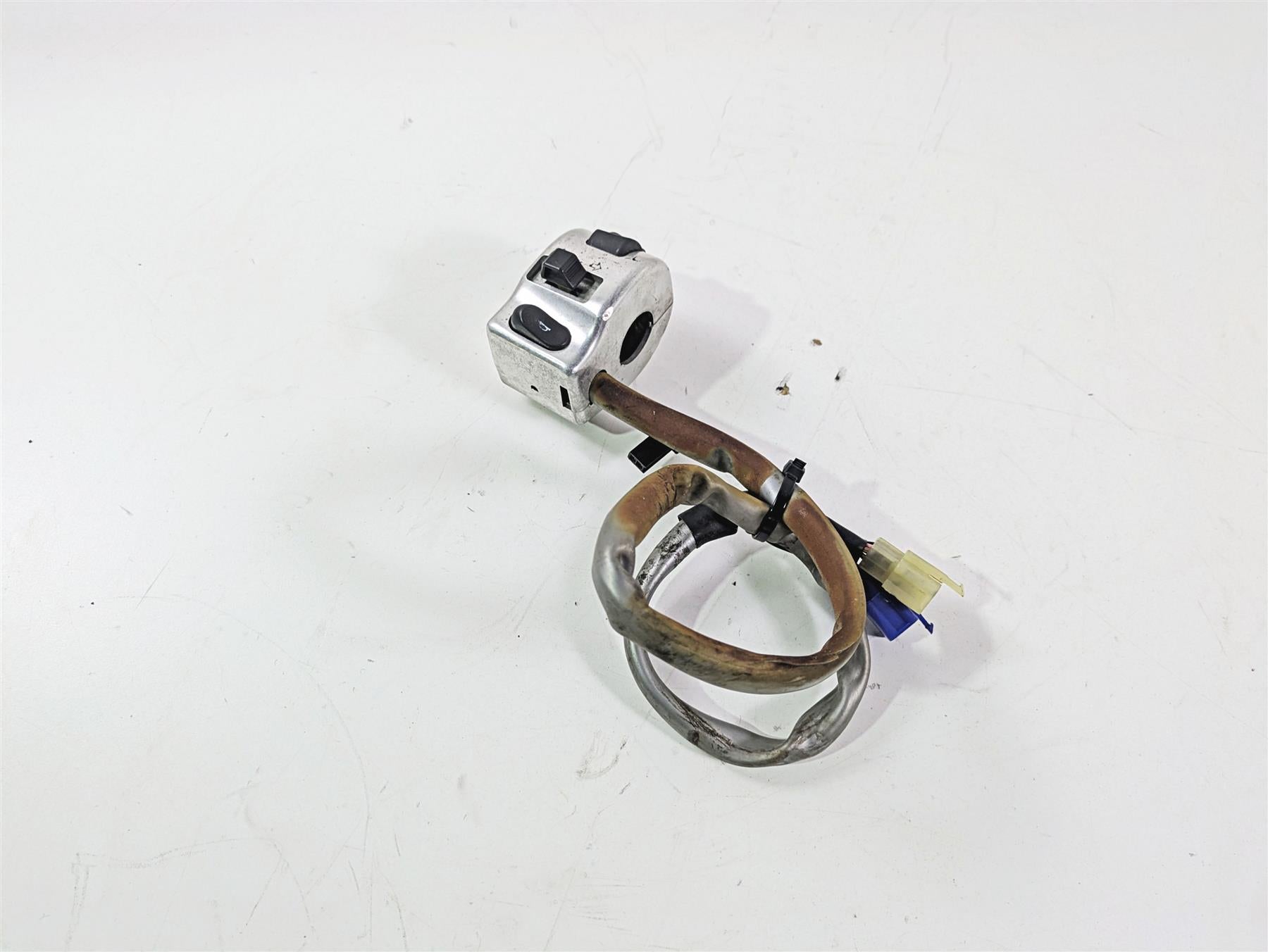 1999 Yamaha XV1600 Road Star Left Hand Turn Signal Control Switch 5BN-83972-00 {{ shop.shopifyCountryName }} - Mototech271