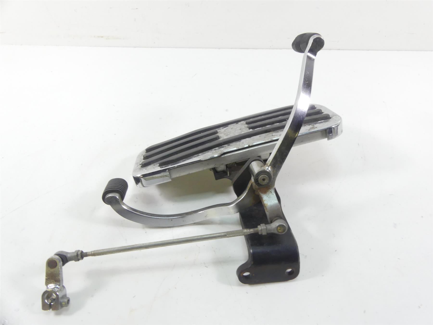 2007 Yamaha XVS1300 V-Star Left Floorboard Shifter Set 3D8-27410-00-00 {{ shop.shopifyCountryName }} - Mototech271