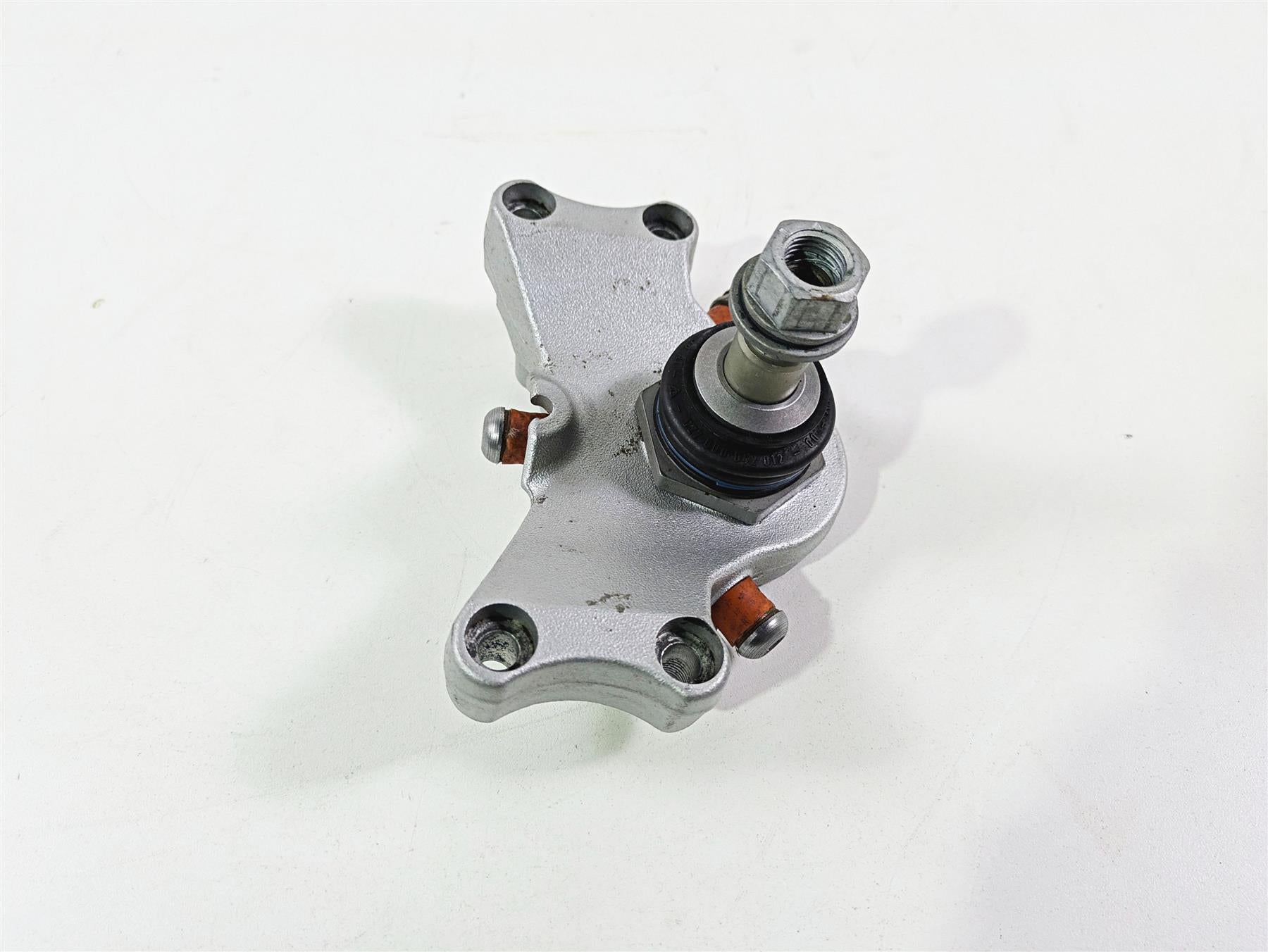 2010 BMW R1200RT K26 Showa Lower Triple Tree Cross & Ball Joint 31427707541 {{ shop.shopifyCountryName }} - Mototech271