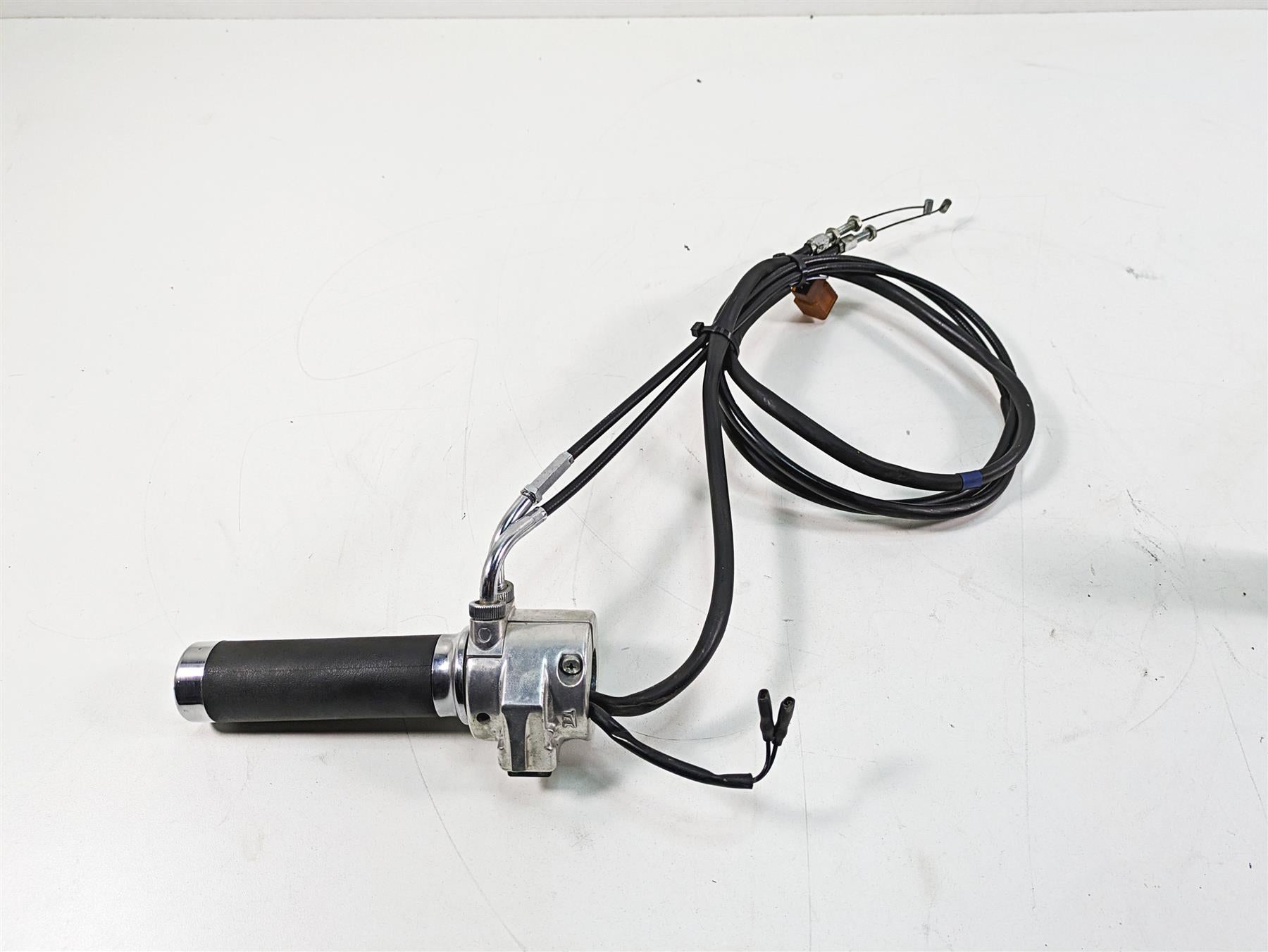 2006 Honda VT1100 C2 Shadow Right Hand Control Switch & Throttle 35013-MAH-A02 {{ shop.shopifyCountryName }} - Mototech271