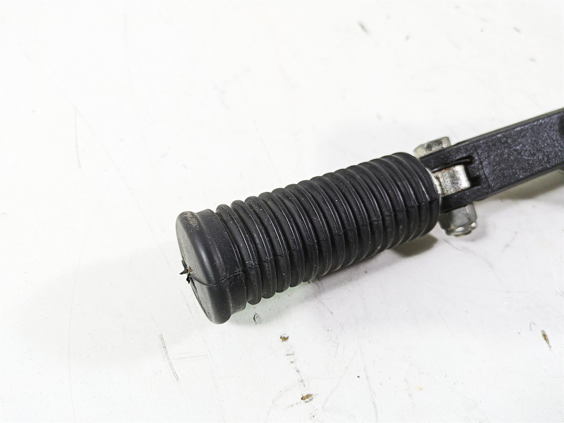 2012 Harley FLD Dyna Switchback Rear Passenger Footpeg Rest Set 49230-06 49224-06A {{ shop.shopifyCountryName }} - Mototech271
