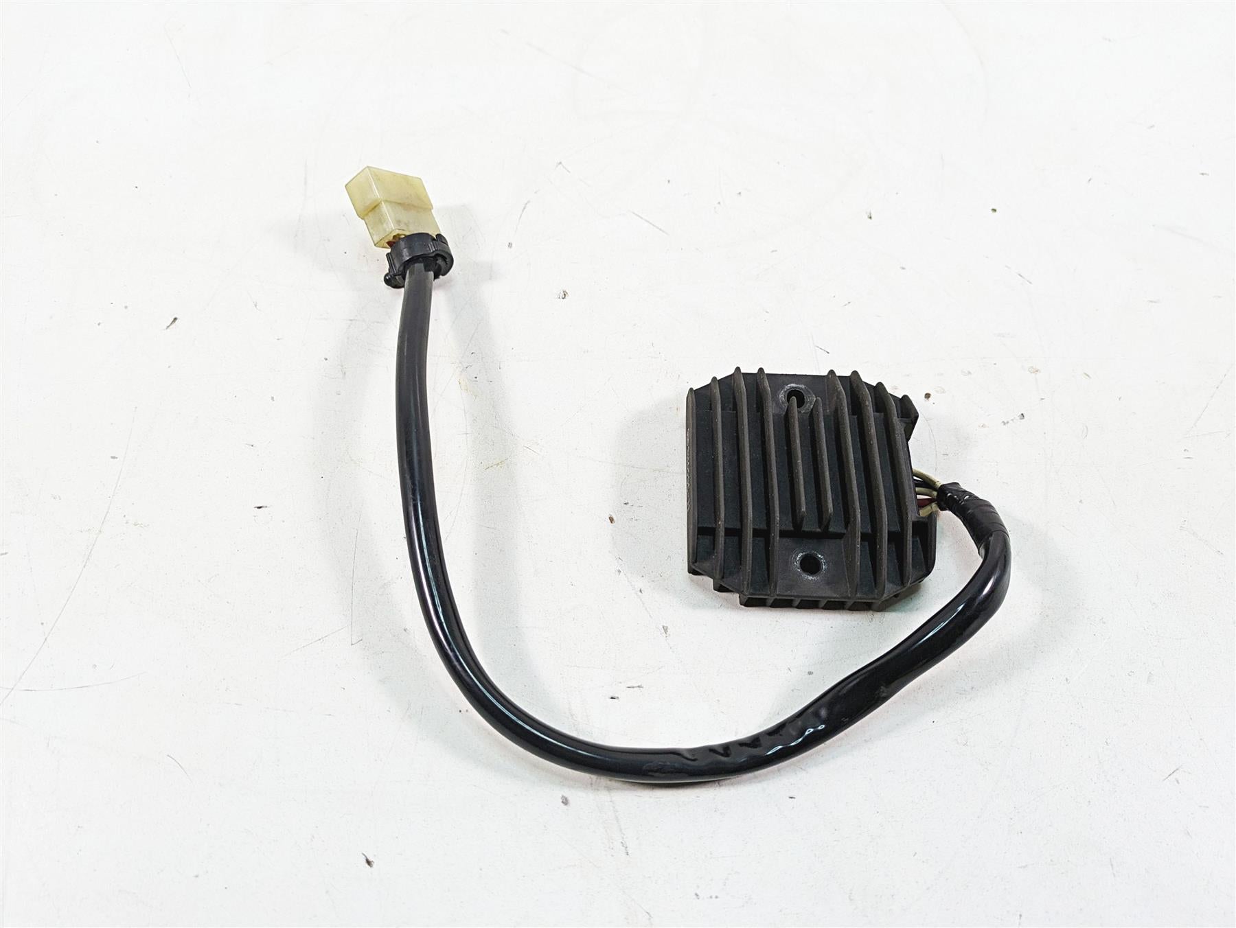 2002 Yamaha FZ1 FZS1000 Fazer Rectifier Voltage Regulator SH650C 5FL-81960-00-00 {{ shop.shopifyCountryName }} - Mototech271