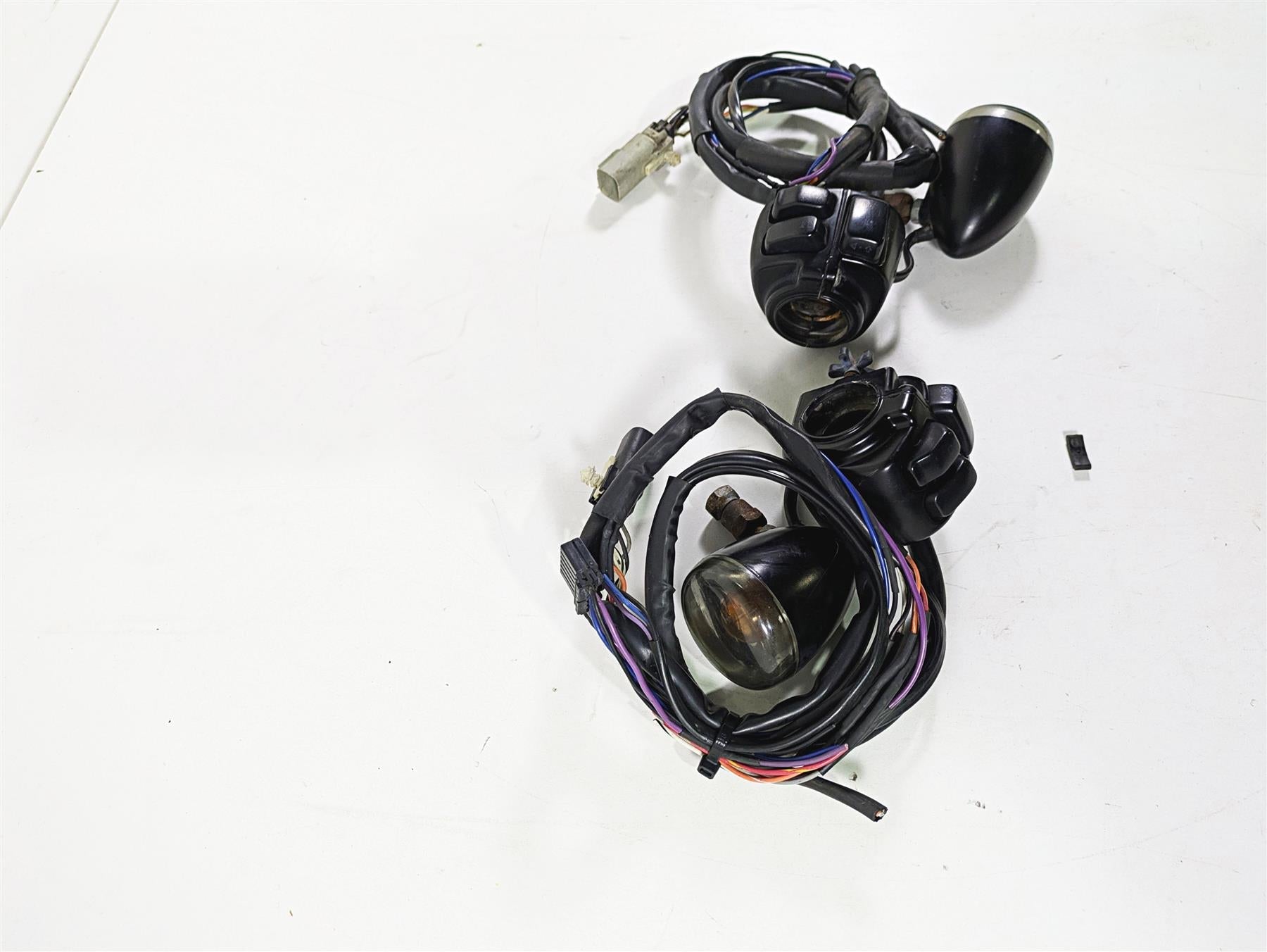 2008 Harley FLSTSB Cross Bones Left Right Control Switch Blinker Set 71682-06A {{ shop.shopifyCountryName }} - Mototech271