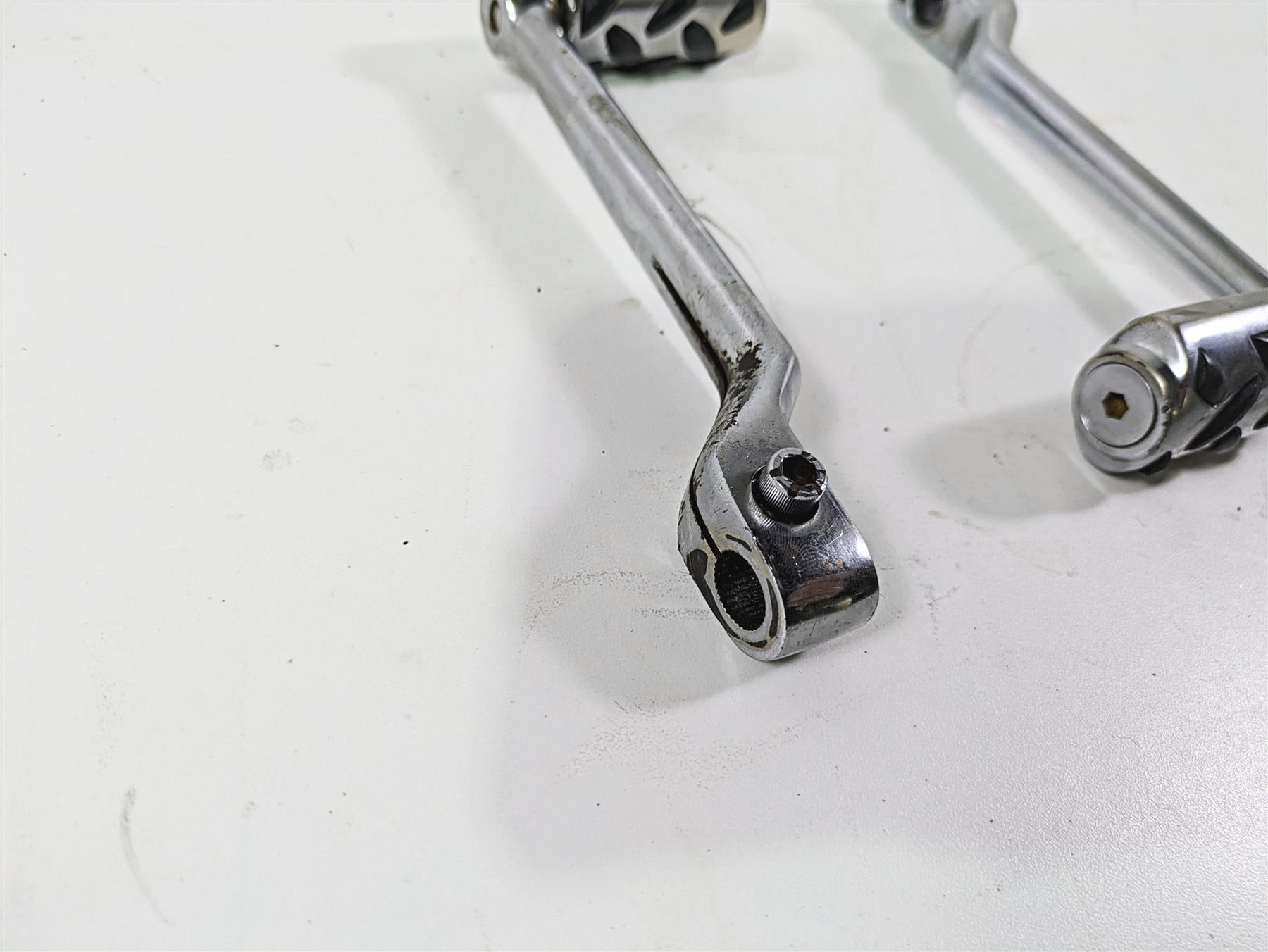 2005 Harley Touring FLHRI Road King Chrome Shifter Lever Pedal Pegs {{ shop.shopifyCountryName }} - Mototech271
