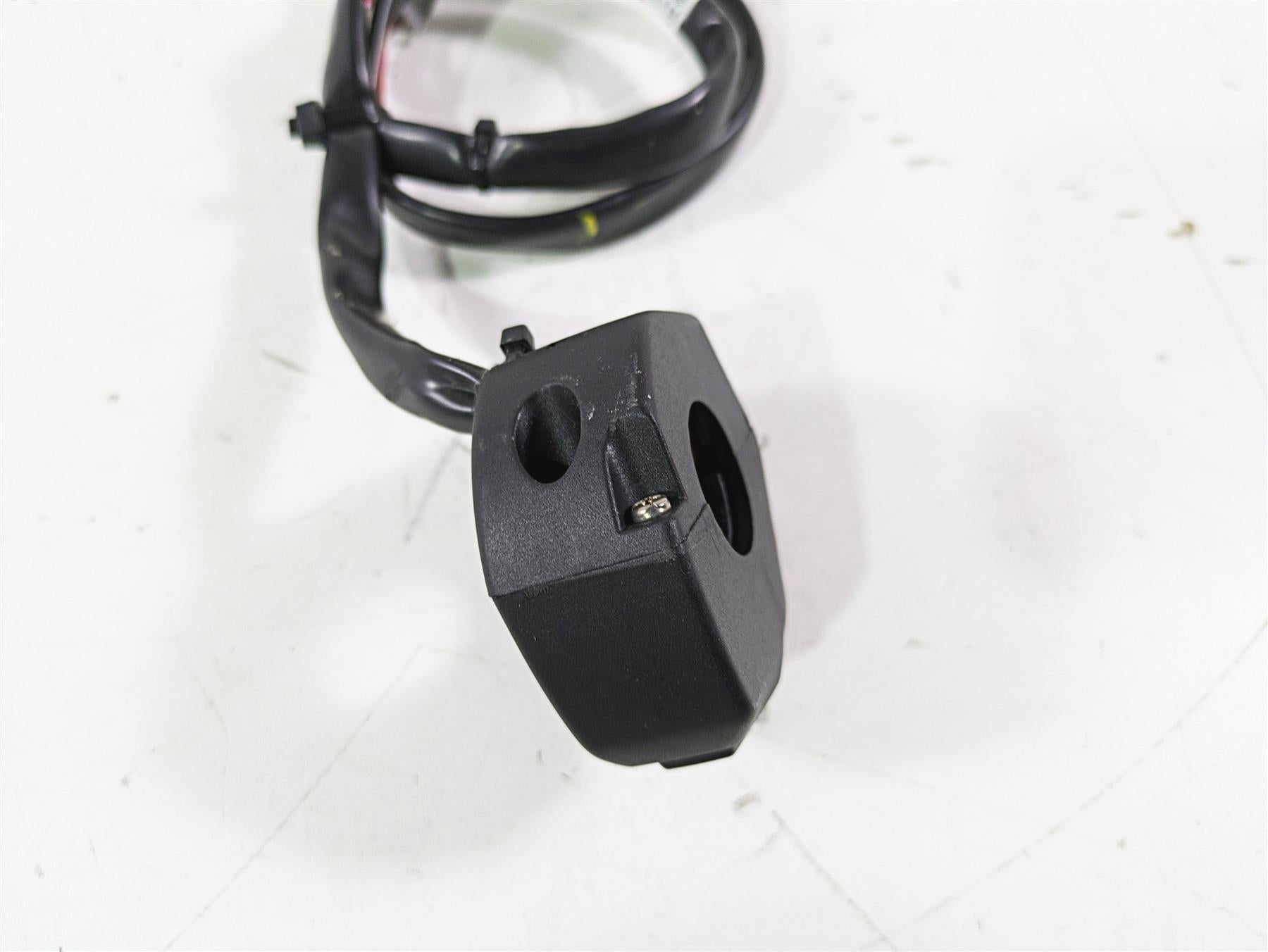 2021 Aprilia RS660 Light Right Hand Control Switch 2D000550 {{ shop.shopifyCountryName }} - Mototech271