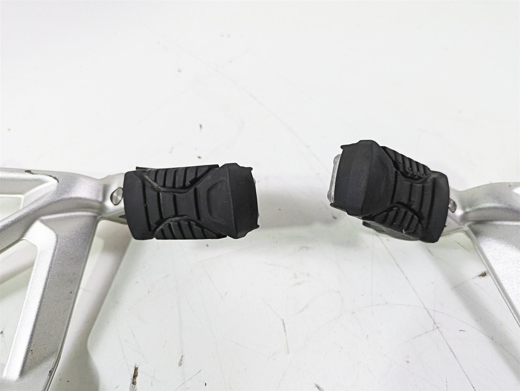 2016 BMW R1200GS GSW K50 Rear Passenger Footpeg Set 46718528793 46718528794 {{ shop.shopifyCountryName }} - Mototech271