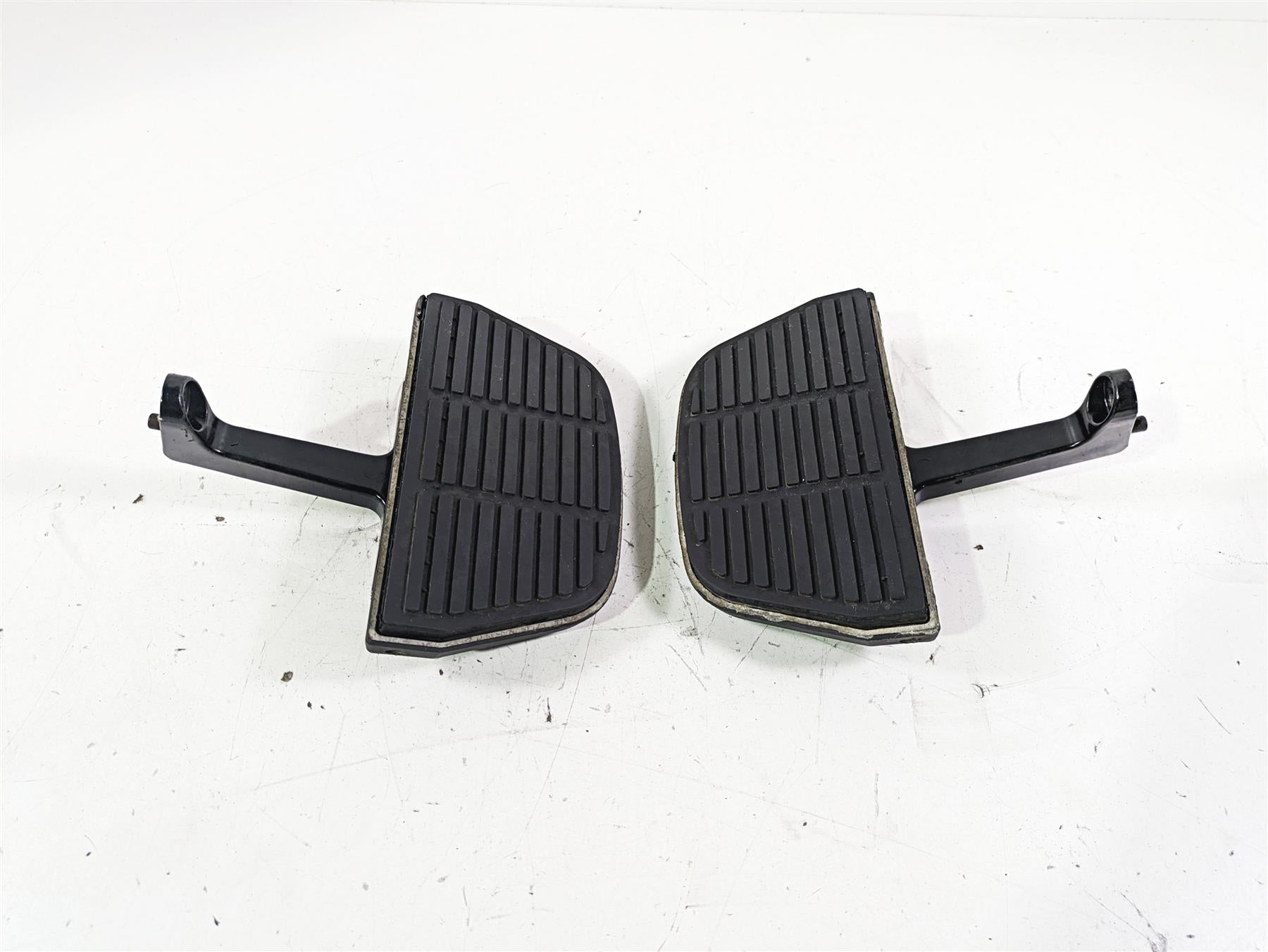 2003 Harley Touring FLHTCUI 100TH E-Glide Passenger Floor Board Set 52719-93B {{ shop.shopifyCountryName }} - Mototech271