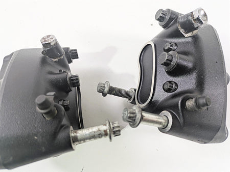 2001 Harley Touring FLHX Street Glide Front Brake Caliper Set 44023-00 44046-00 {{ shop.shopifyCountryName }} - Mototech271