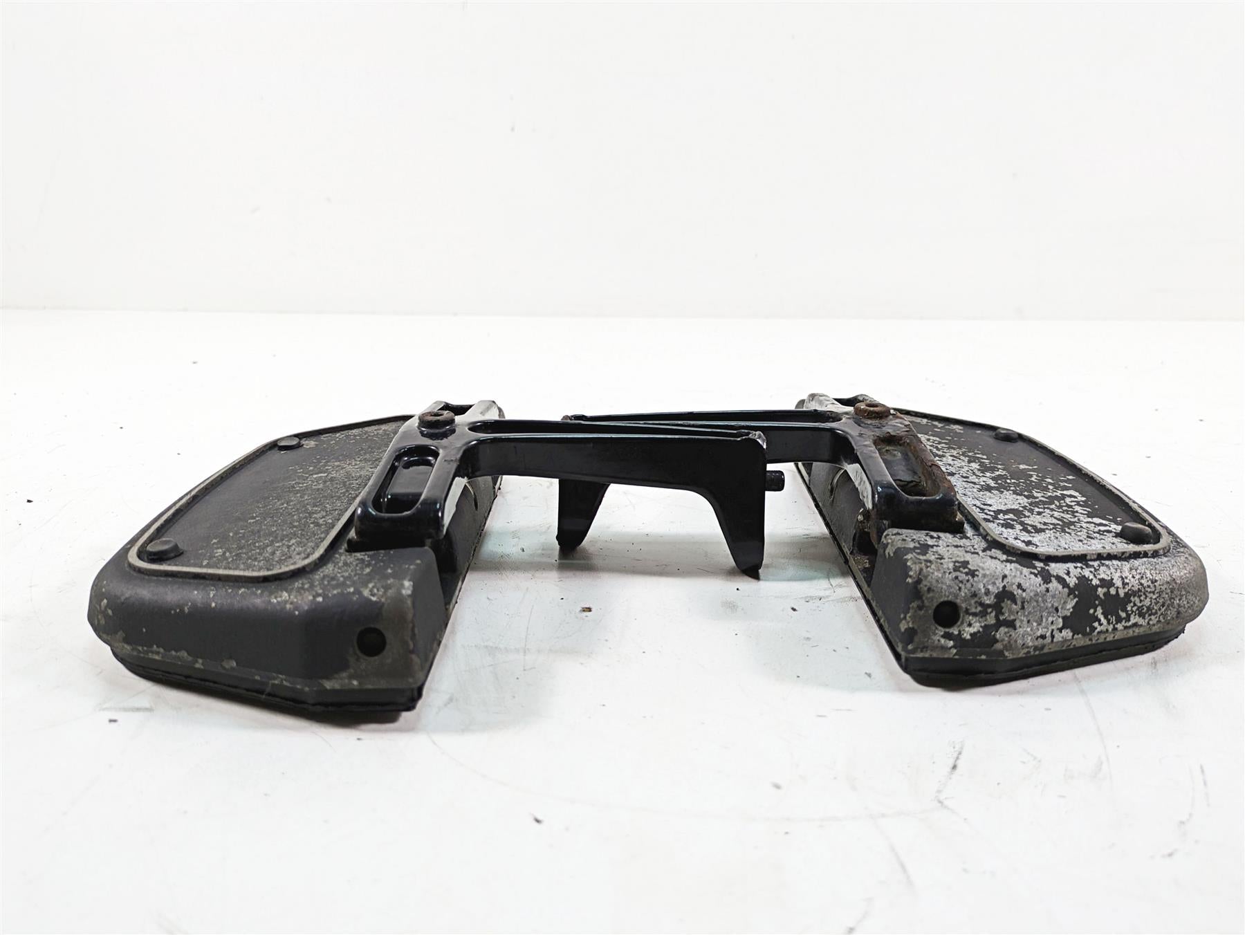 2005 Harley Touring FLHTCUI Electra Glide Passenger Floor Board Set 52719-93B {{ shop.shopifyCountryName }} - Mototech271
