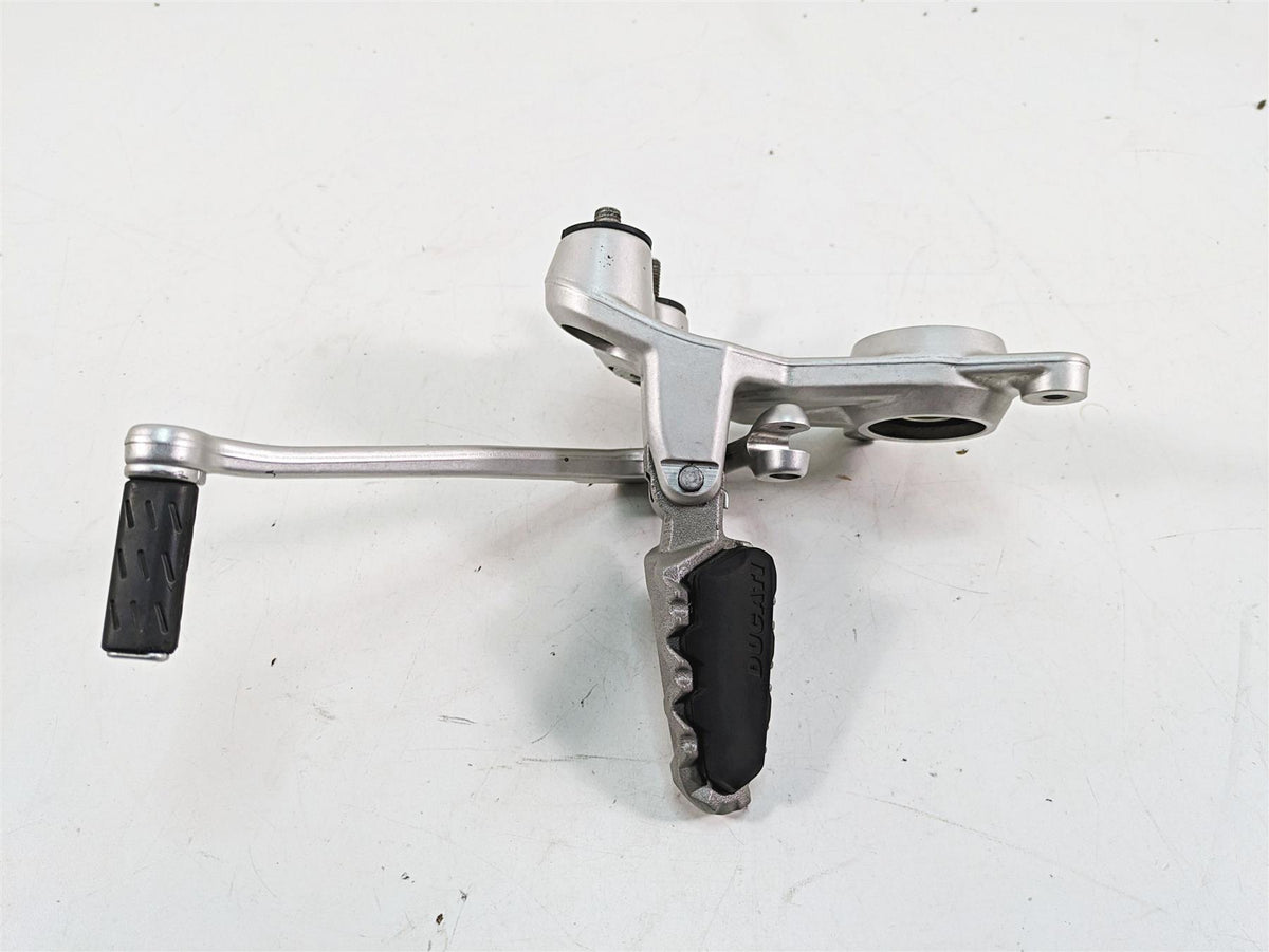 2020 Ducati Hypermotard 950 SP Left Foot Peg Mount & Shifter Set 82413571A {{ shop.shopifyCountryName }} - Mototech271