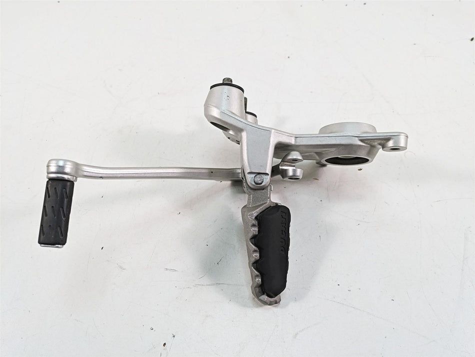 2020 Ducati Hypermotard 950 SP Left Foot Peg Mount & Shifter Set 82413571A {{ shop.shopifyCountryName }} - Mototech271