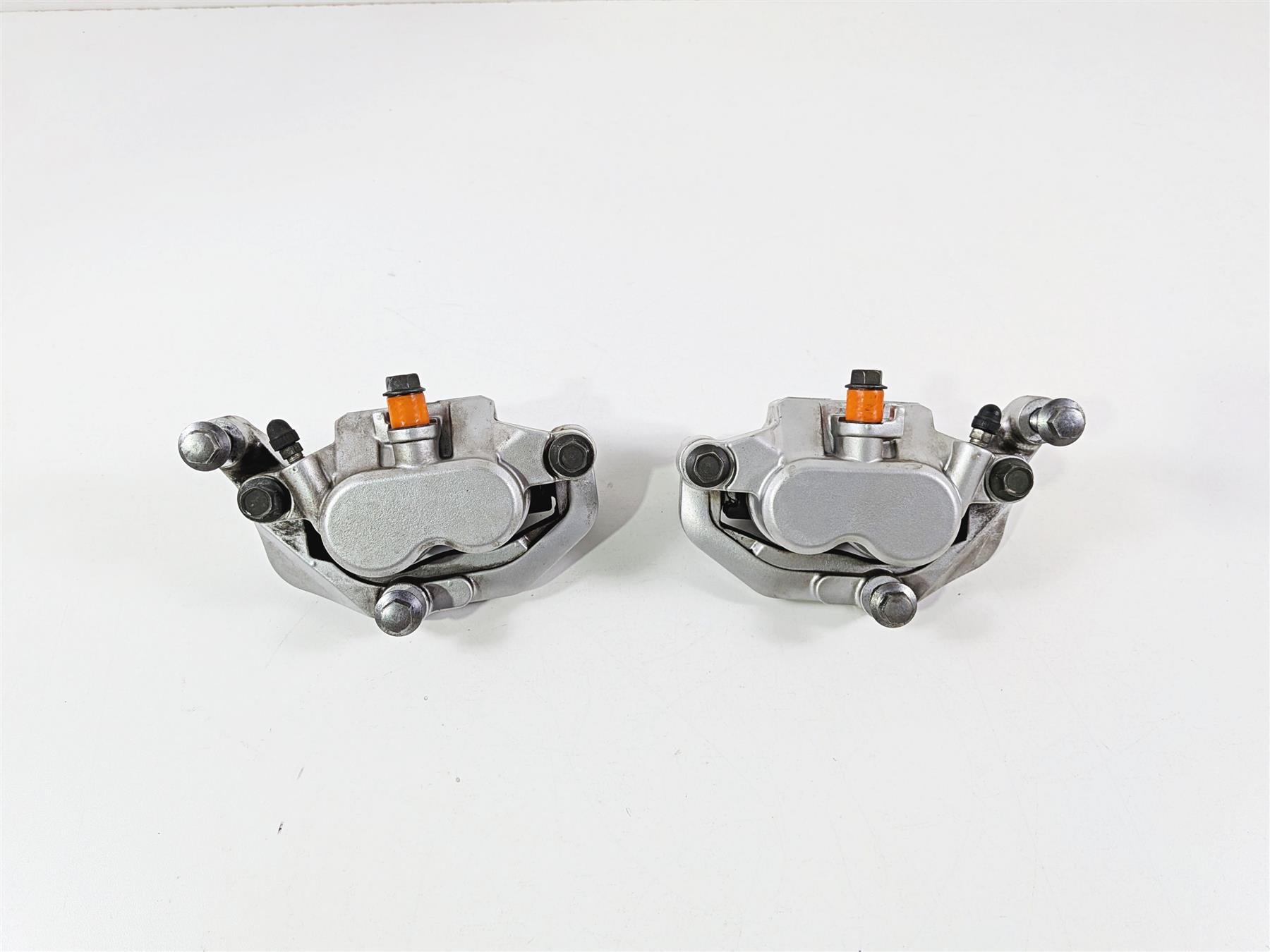 2006 Yamaha XVZ1300 Royal Star Front Brake Calipers 4WM-2580T-01 4WM-2580U-01 {{ shop.shopifyCountryName }} - Mototech271