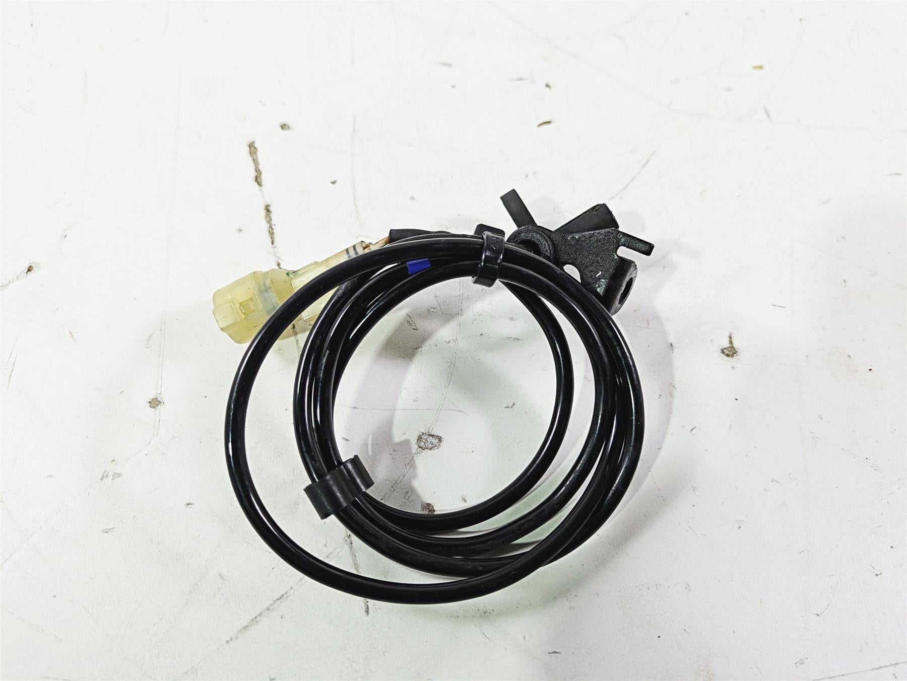 2019 Triumph Speed Triple RS 1050 Rear Abs Brake Wheel Speed Sensor T2021672 {{ shop.shopifyCountryName }} - Mototech271