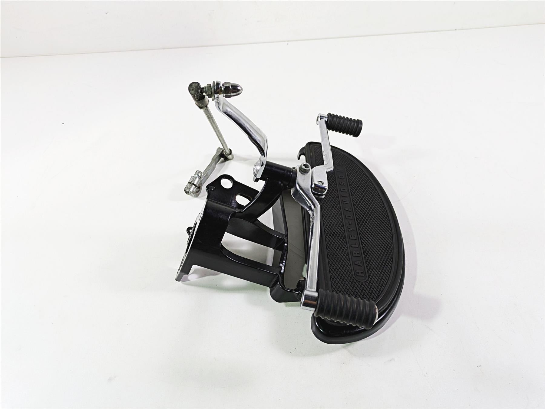 2009 Harley FLSTSB Cross Bones Left Floorboard & Shifter Set - BENT 33630-07A {{ shop.shopifyCountryName }} - Mototech271
