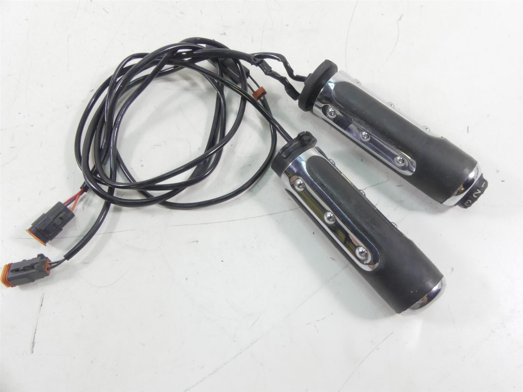 2007 Harley Touring FLHTCU SE CVO Electra Glide Heated Hand Grip Set 56955-07 {{ shop.shopifyCountryName }} - Mototech271