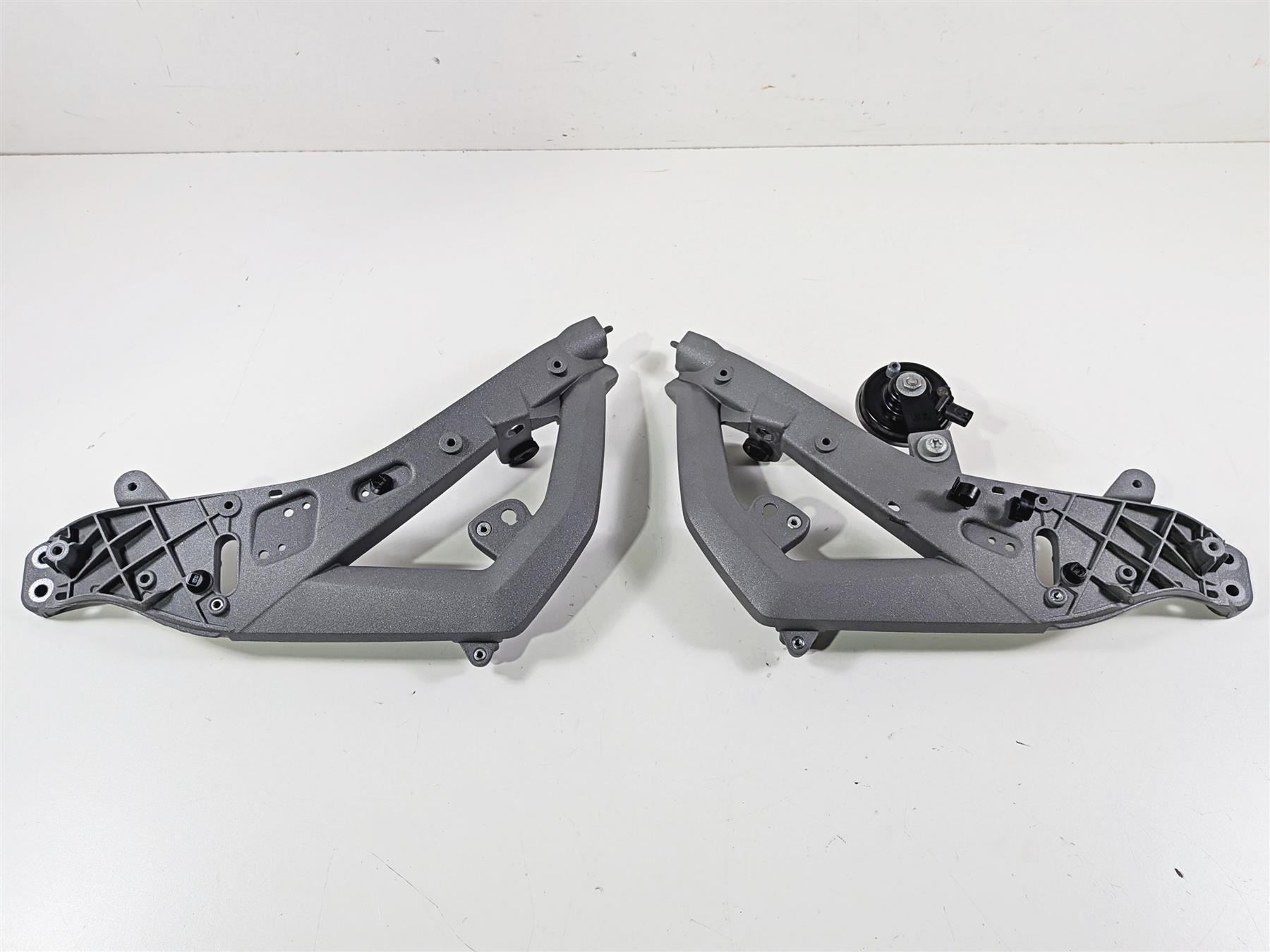 2016 BMW R1200 GS K50 Front Center Stay Carrier Mount 46638528673 46638528674 {{ shop.shopifyCountryName }} - Mototech271