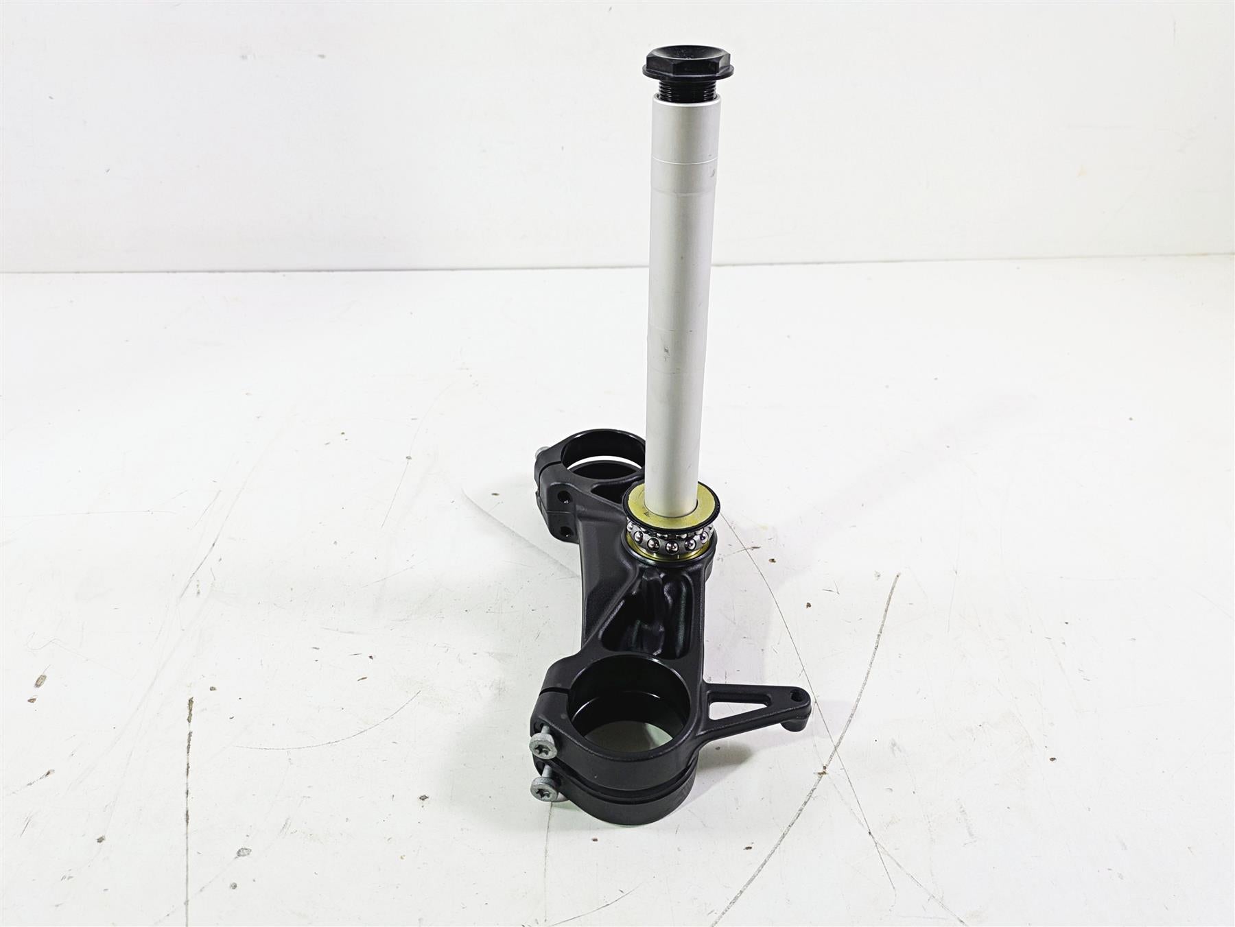 2022 KTM 1290 Super Adventure S Lower Triple Tree Steering Clamp 61901032032 {{ shop.shopifyCountryName }} - Mototech271