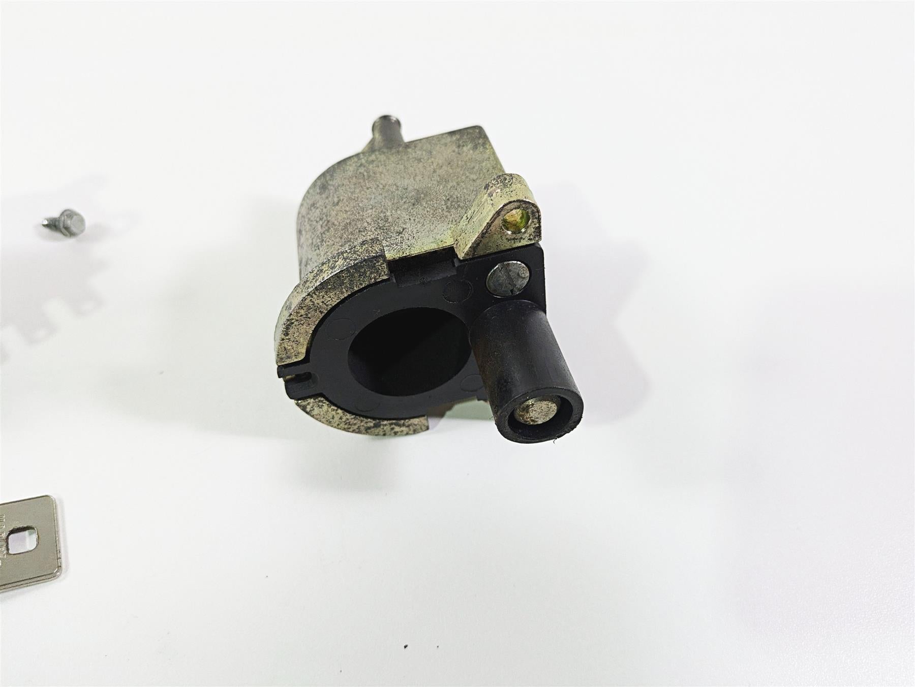 2005 Harley Touring FLHRI Road King Ignition Switch Fork