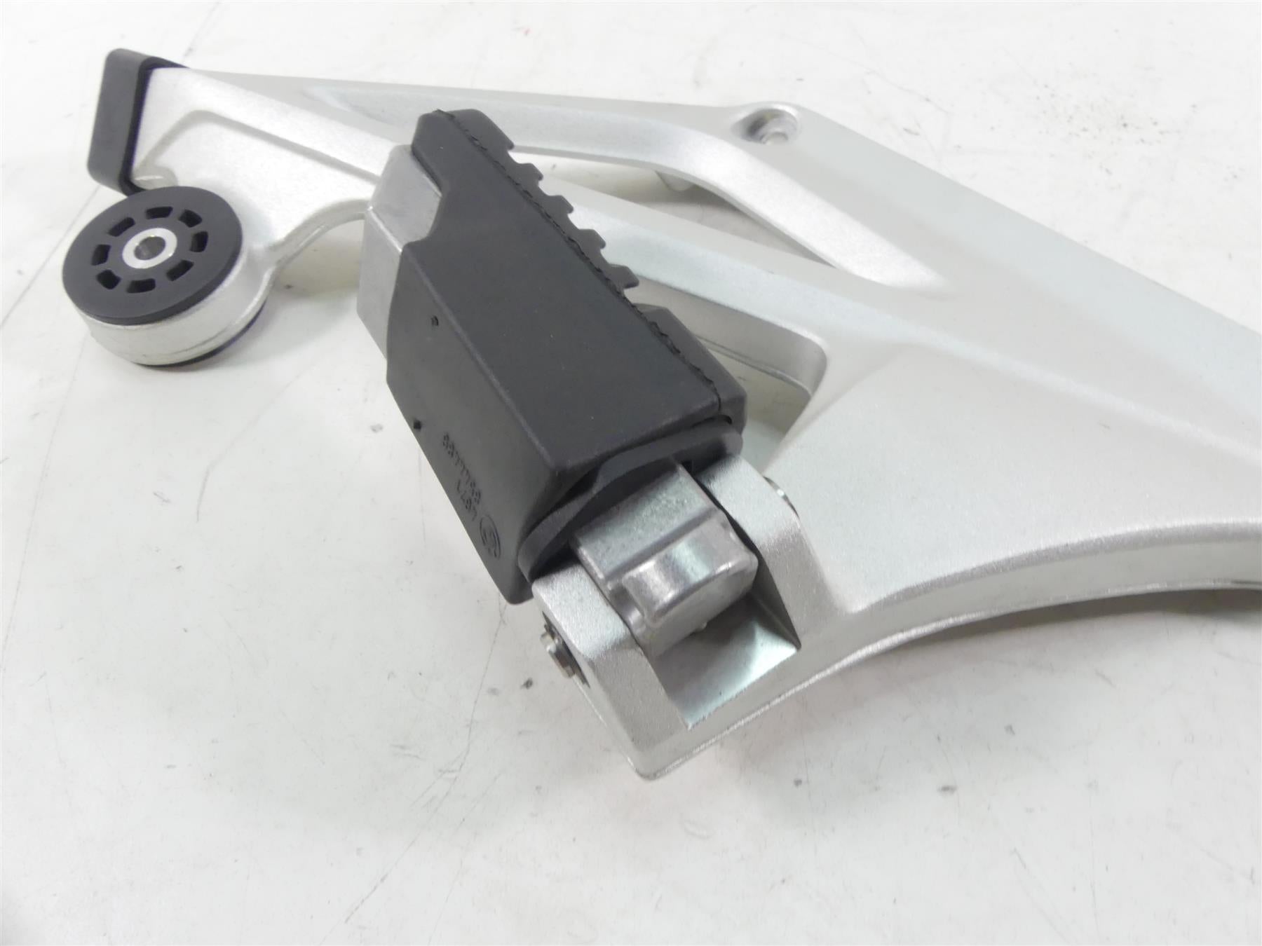 2017 BMW R1200RT K52 Rear Passenger Footpeg Set 46718534789 46718534790 {{ shop.shopifyCountryName }} - Mototech271