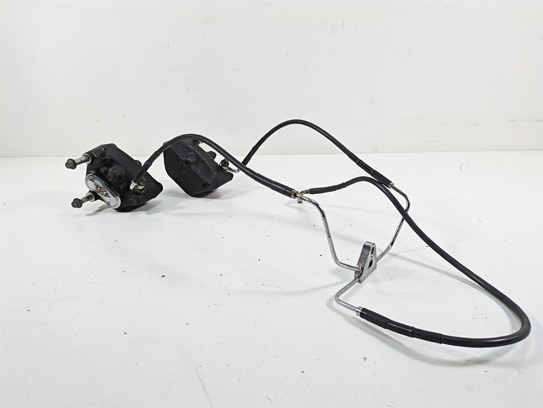 2005 Harley Touring FLHTCUI Electra Glide Front Brake Caliper Set 44046-00D {{ shop.shopifyCountryName }} - Mototech271