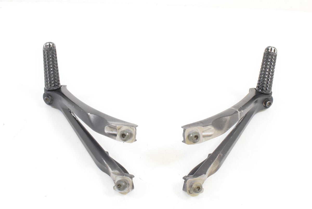 2005 Yamaha YZFR1 YZF R1 Rear Passenger Foot Peg Footpeg Set R 5VY-2741L-00-00 {{ shop.shopifyCountryName }} - Mototech271