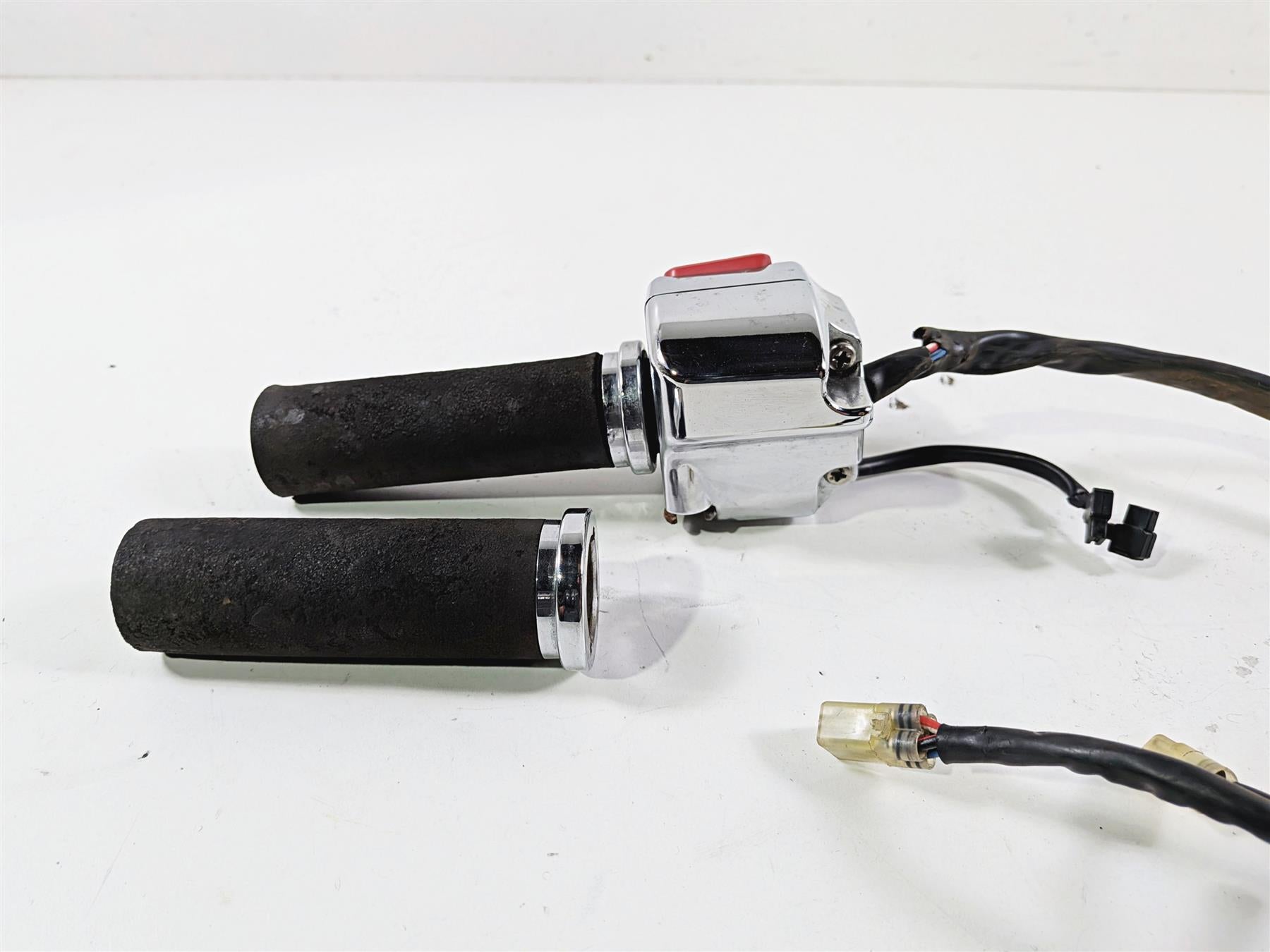 2008 Yamaha XV1900 Roadliner S Right Hand Control Switch 1D7-83973-00-00 {{ shop.shopifyCountryName }} - Mototech271