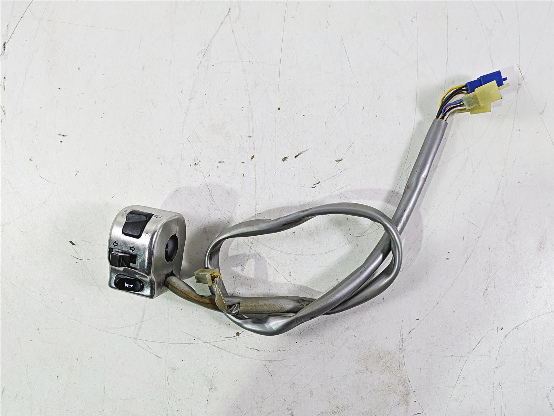 2004 Yamaha XVZ1300 Royal Star Left Hand Control Switch 4XY-83972-00-00 {{ shop.shopifyCountryName }} - Mototech271