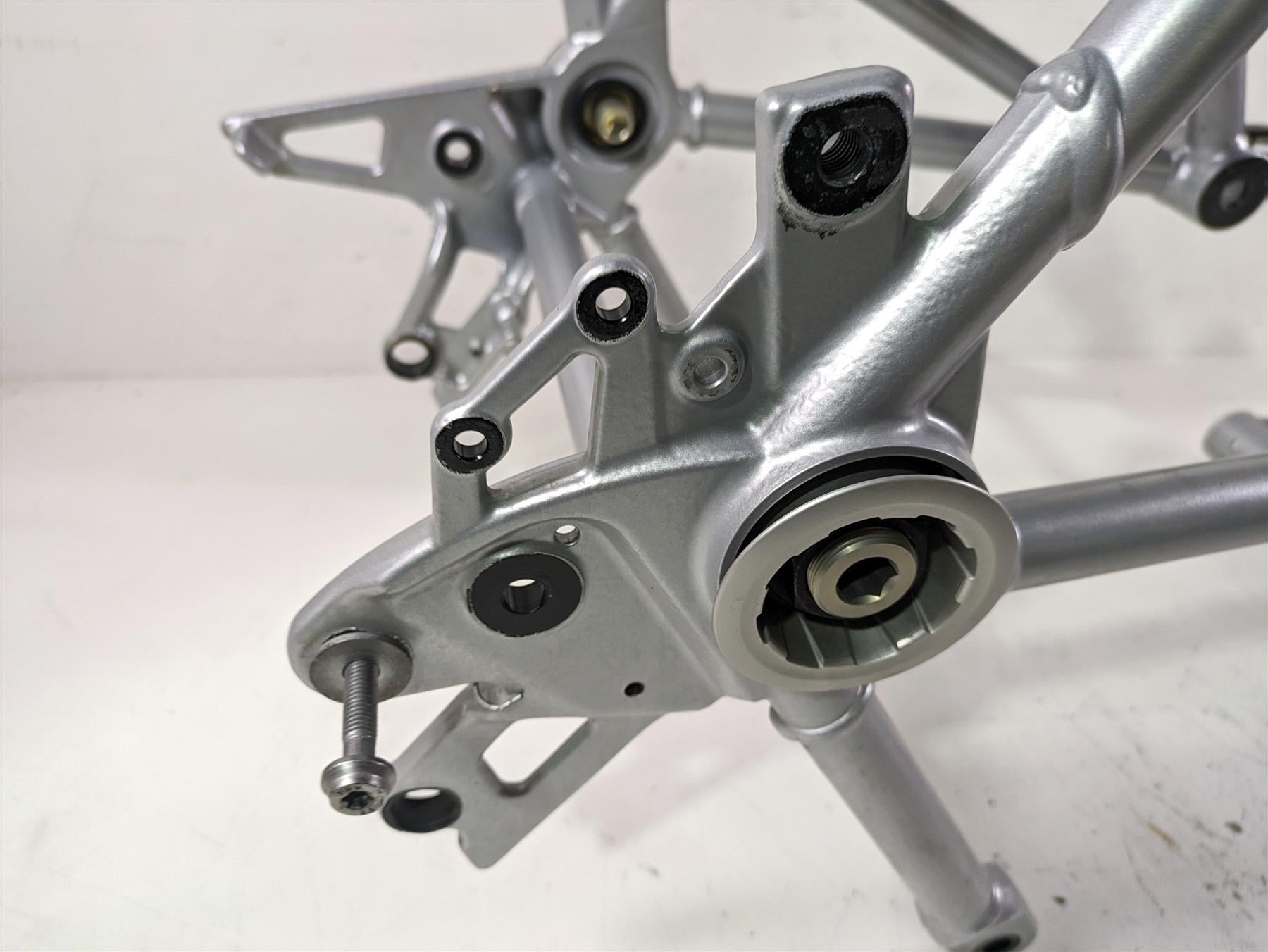 2022 BMW R1250 RT K052 Straight Main Frame Chassis With Oklahoma Clear Title 46519444975 46518387840 {{ shop.shopifyCountryName }} - Mototech271