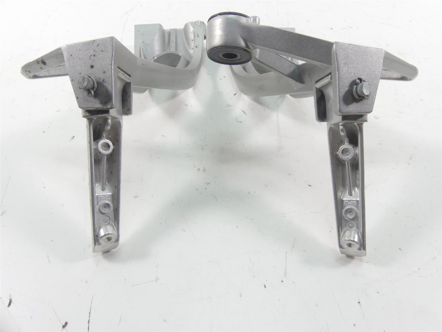 2008 Yamaha FZ1 Fazer Rear Passenger Footpeg Set 2D1-2741L-00-00 2D1-2742L-00-00 {{ shop.shopifyCountryName }} - Mototech271